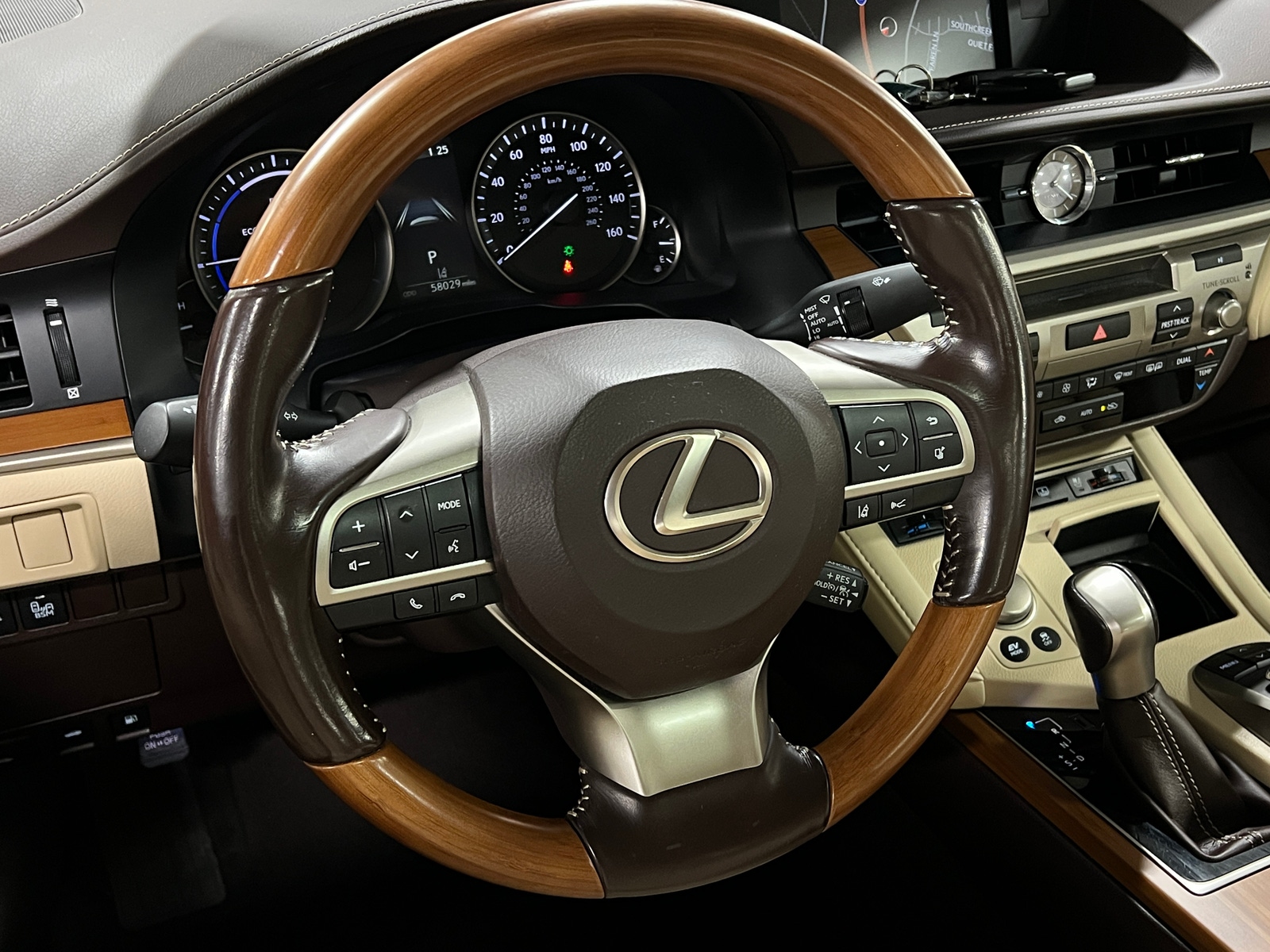 Thumbnail: 2016 Lexus ES - 4