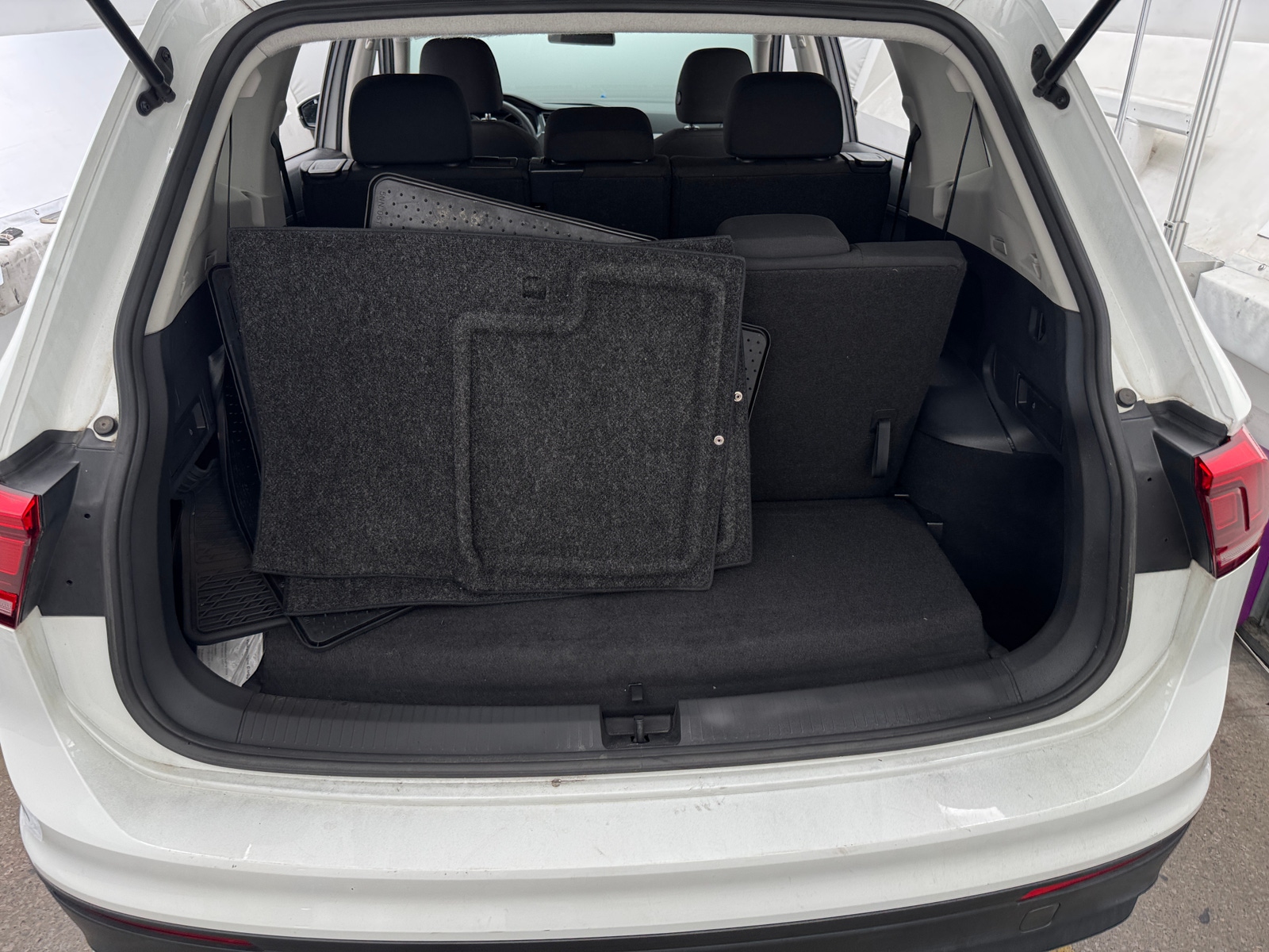 Thumbnail: 2021 Volkswagen Tiguan - 7
