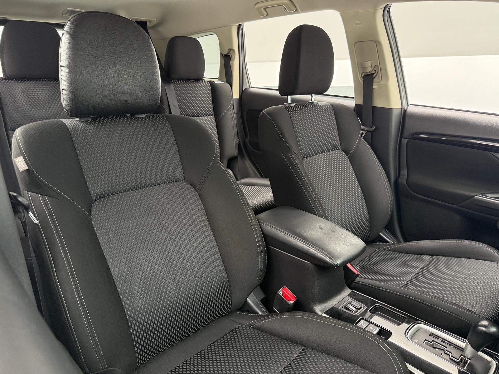 Thumbnail: 2020 Mitsubishi Outlander - 2