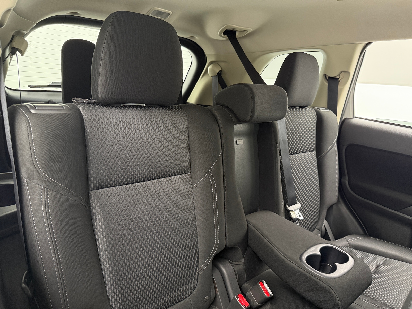 Thumbnail: 2020 Mitsubishi Outlander - 6