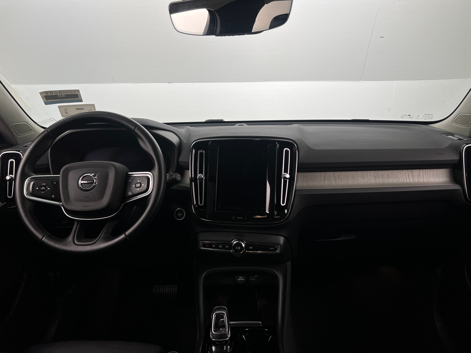 Thumbnail: 2025 Volvo XC40 - 2