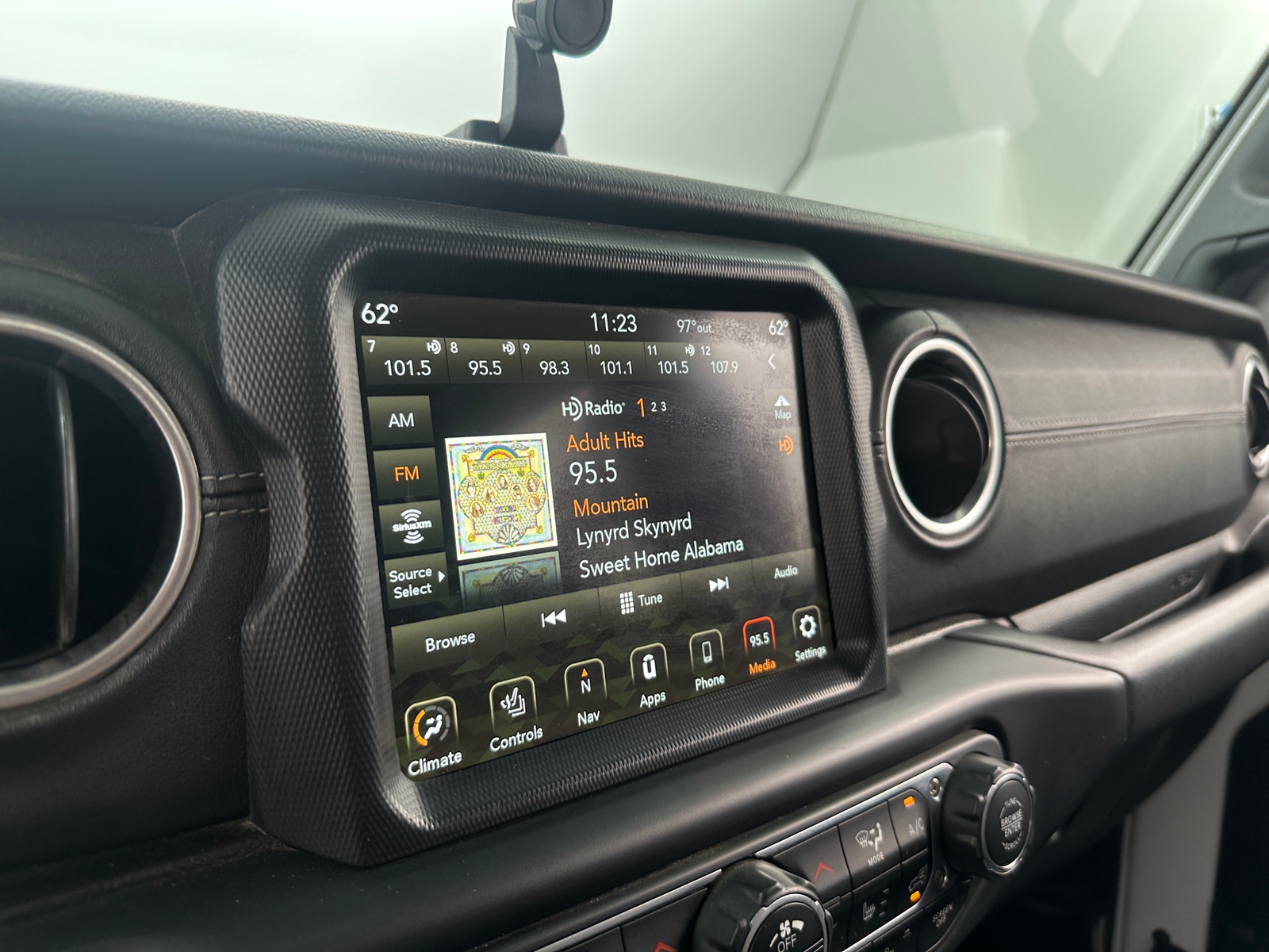 Thumbnail: 2020 Jeep Gladiator - 3