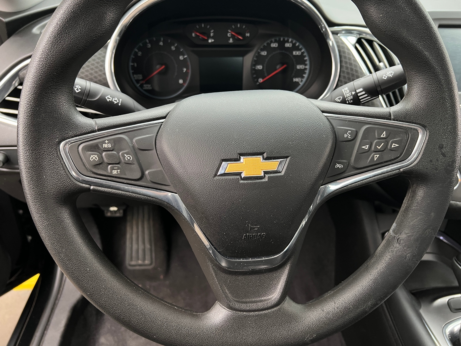 Thumbnail: 2017 Chevrolet Malibu - 5