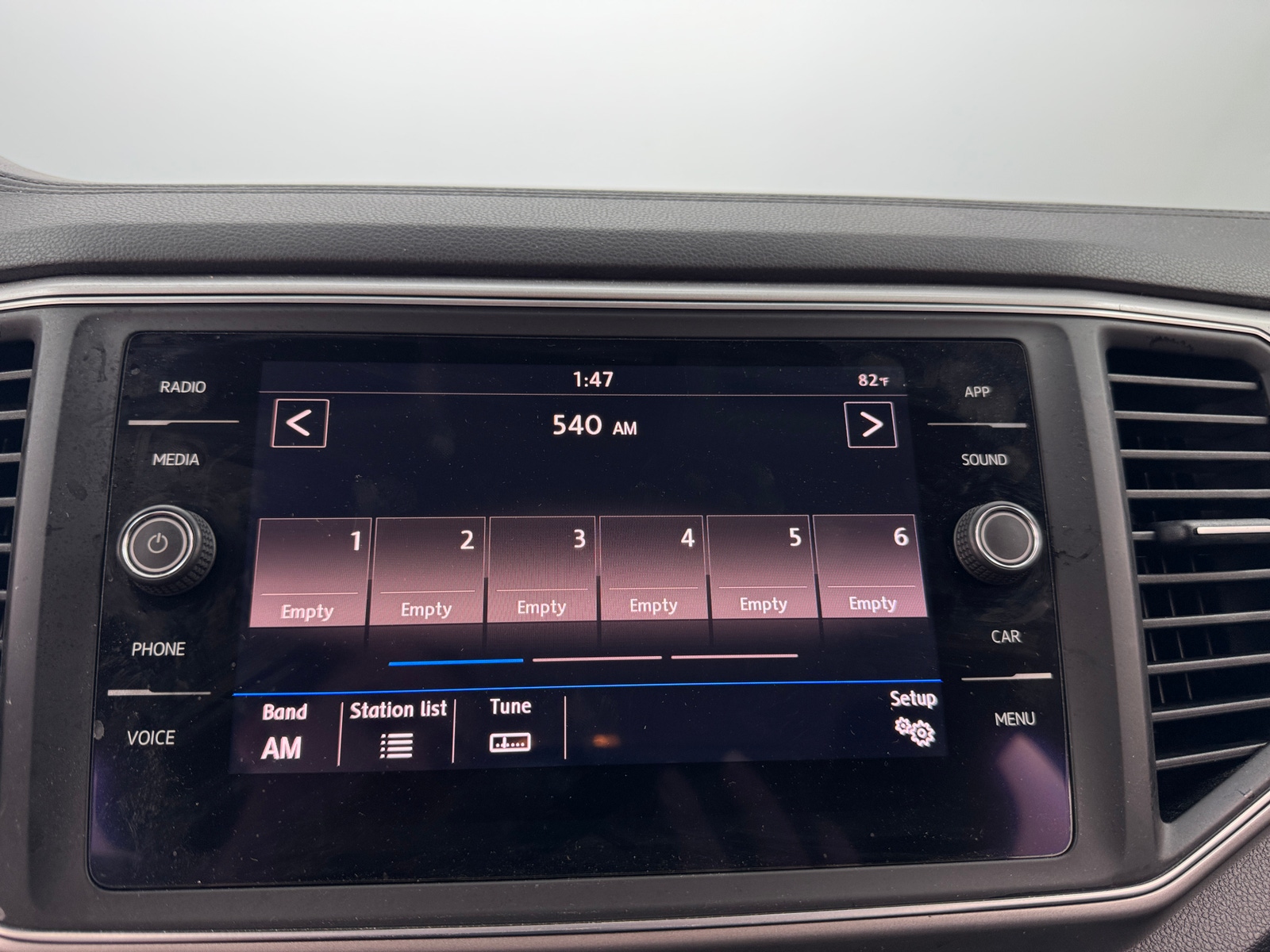 Thumbnail: 2018 Volkswagen Atlas - 3