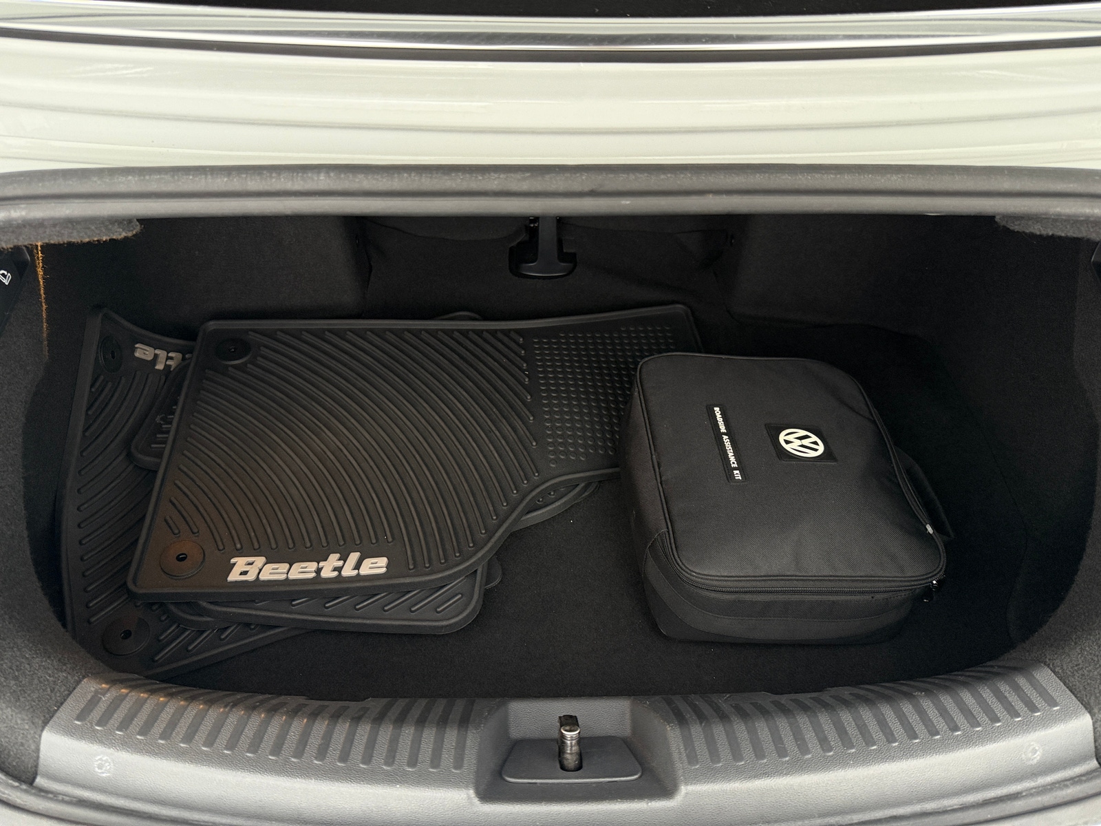 Thumbnail: 2015 Volkswagen Beetle - 7