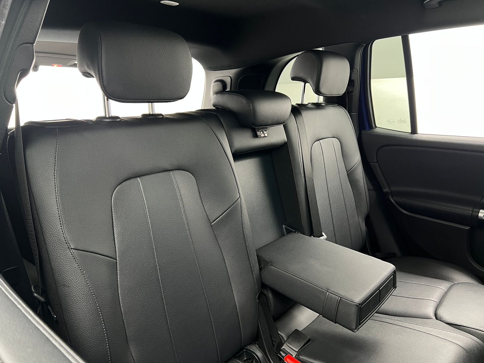Thumbnail: 2020 Mercedes-Benz GLB - 5