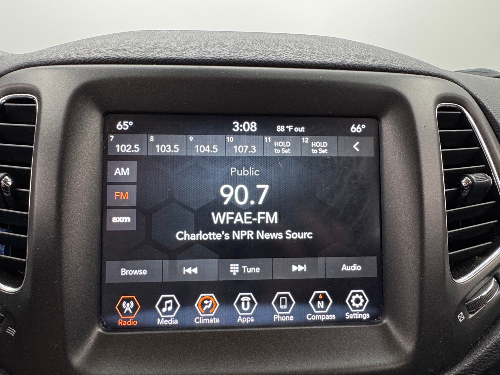 Thumbnail: 2020 Jeep Compass - 3