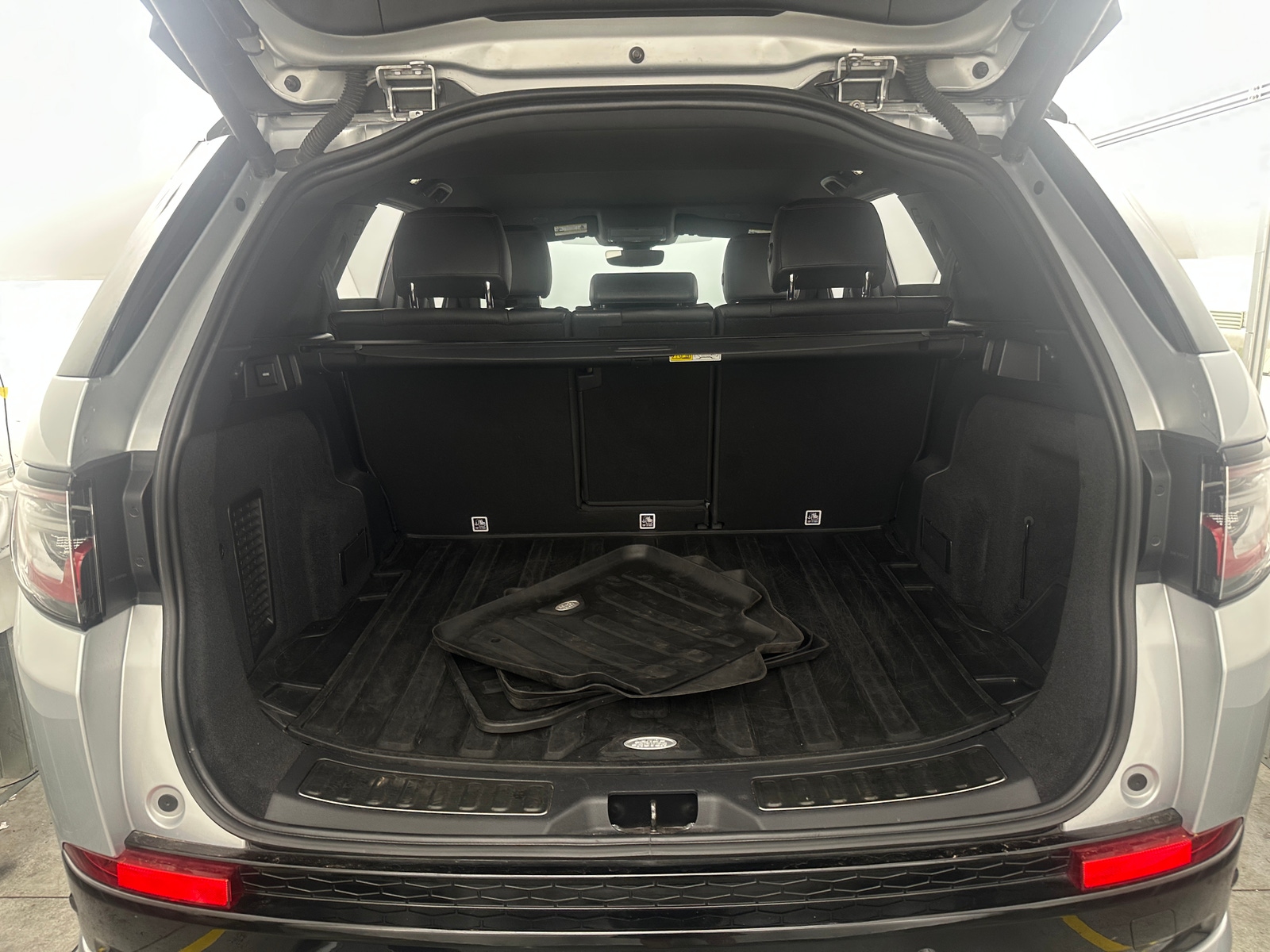 Thumbnail: 2022 Land Rover Discovery Sport - 6