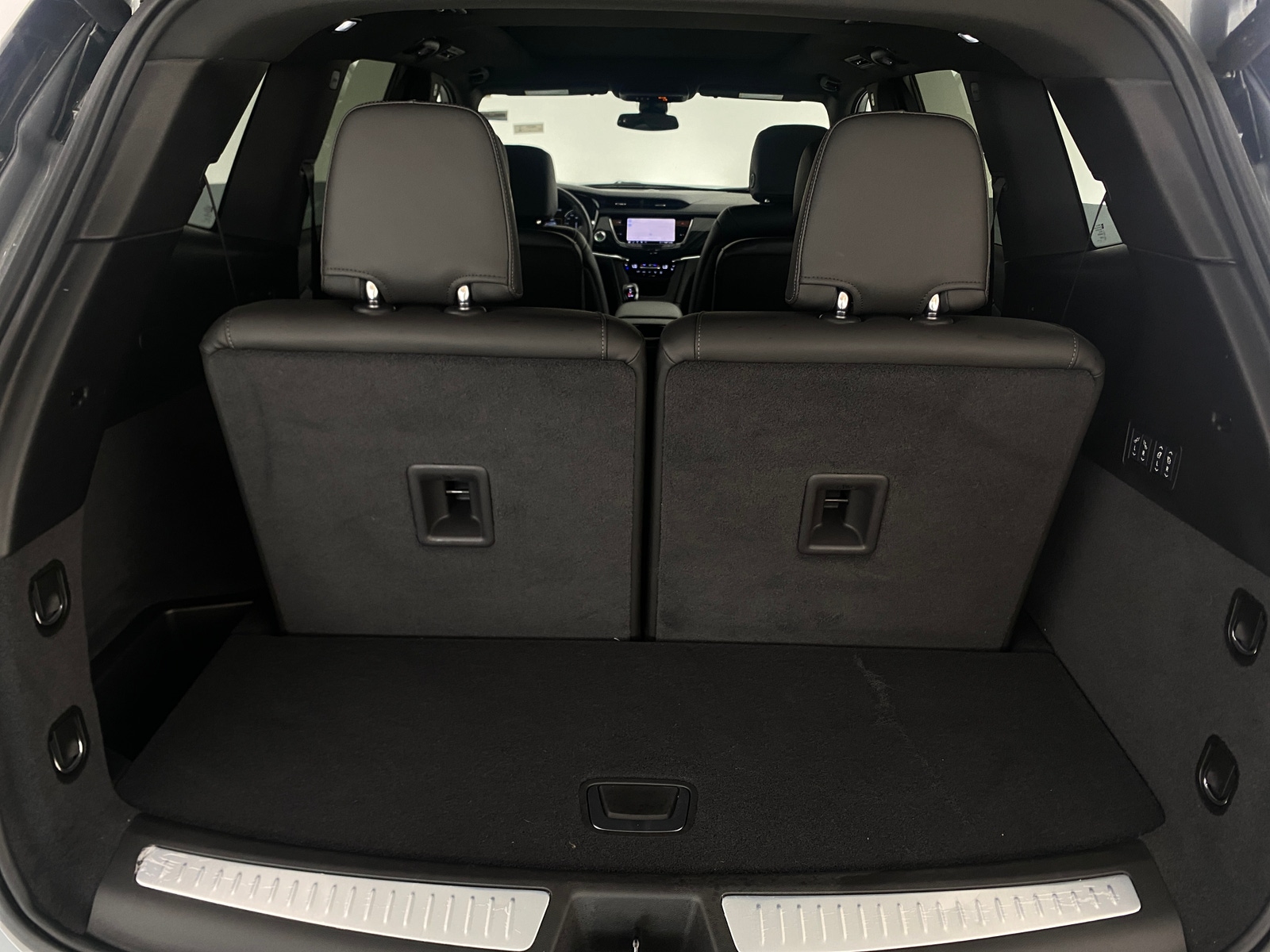 Thumbnail: 2025 Cadillac XT6 - 6