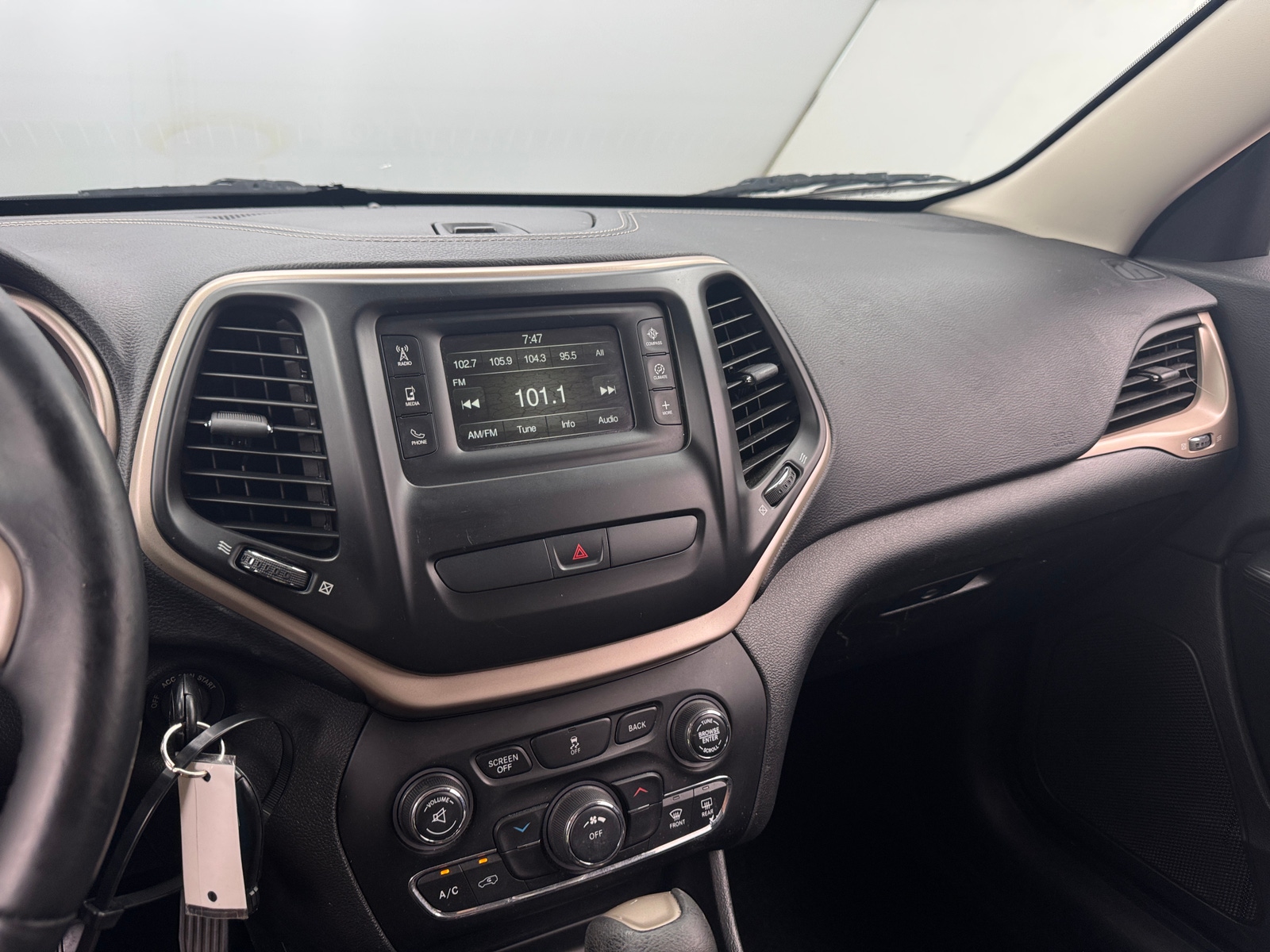 Thumbnail: 2015 Jeep Cherokee - 4