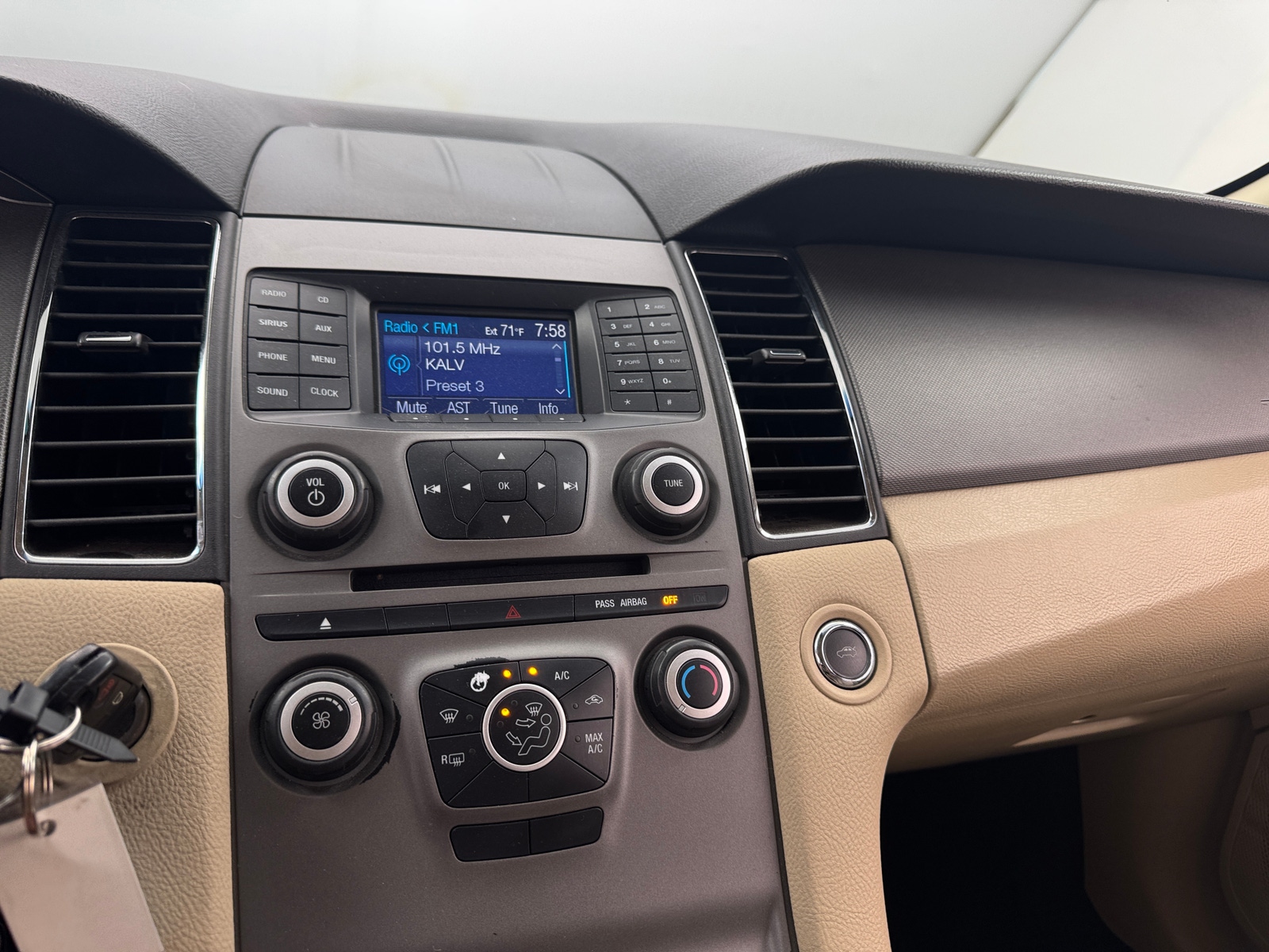 Thumbnail: 2014 Ford Taurus - 4