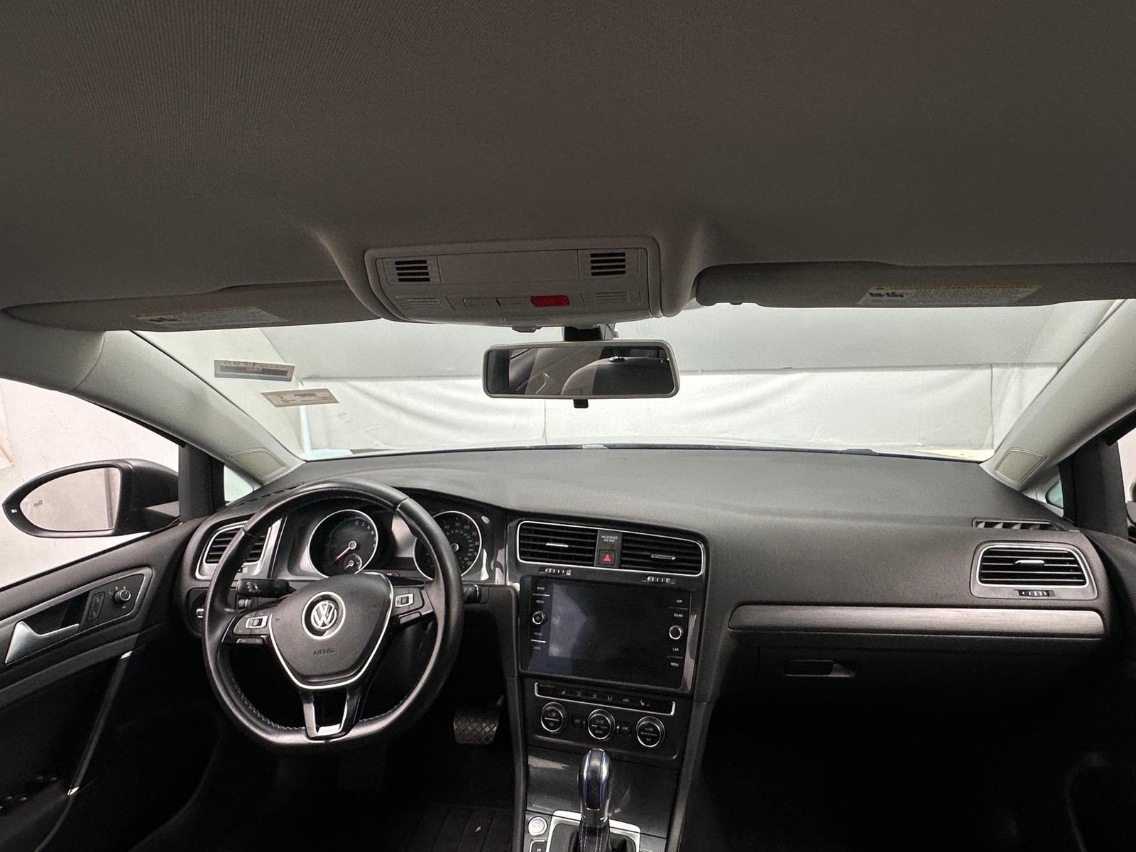 Thumbnail: 2019 Volkswagen e-Golf - 3