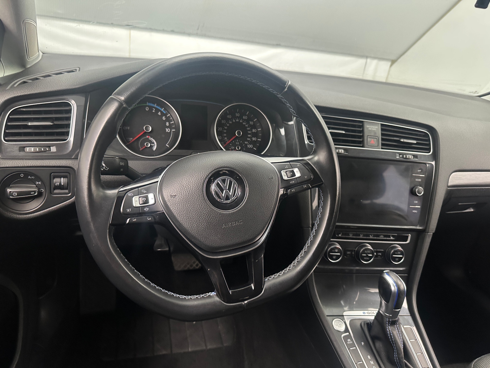 Thumbnail: 2019 Volkswagen e-Golf - 5