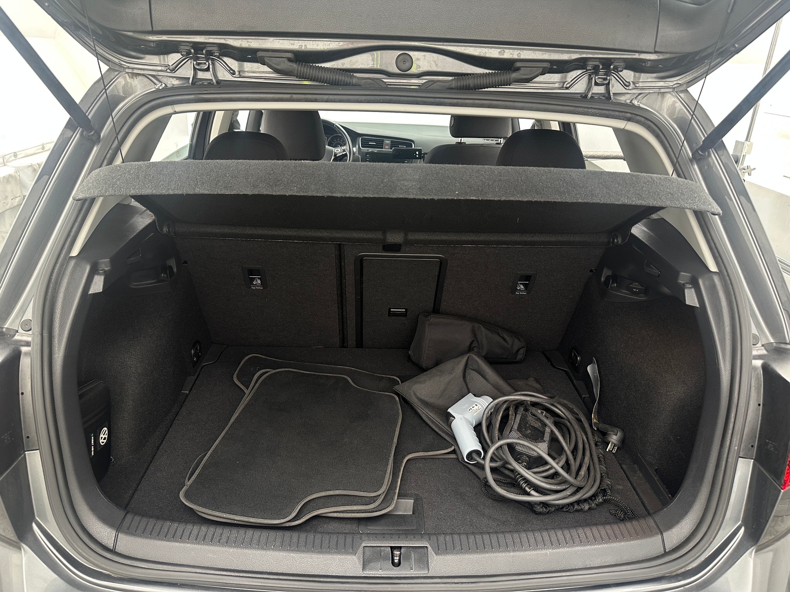 Thumbnail: 2019 Volkswagen e-Golf - 7