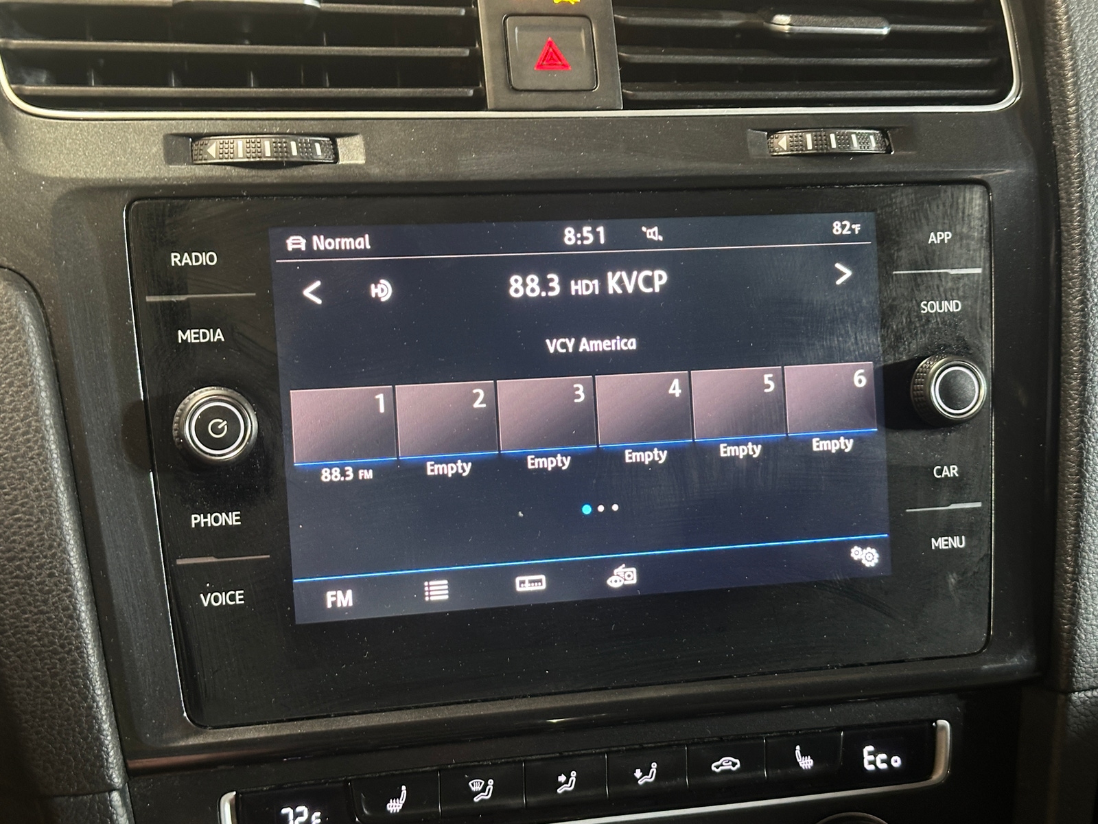 Thumbnail: 2019 Volkswagen e-Golf - 4