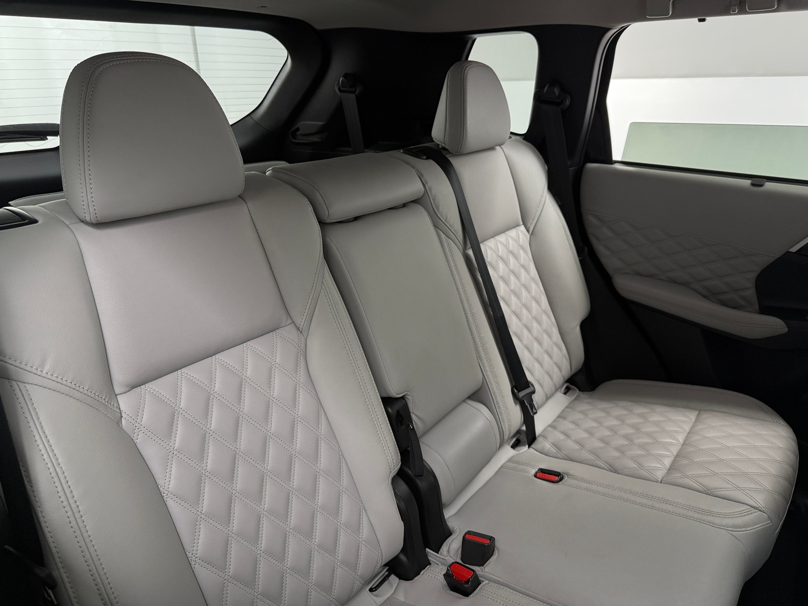 Thumbnail: 2023 Mitsubishi Outlander - 5