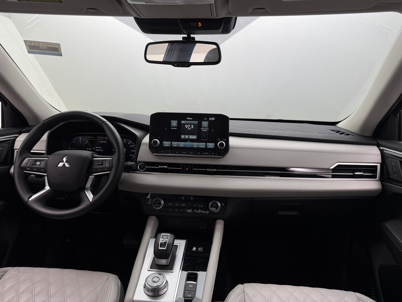 Thumbnail: 2023 Mitsubishi Outlander - 2