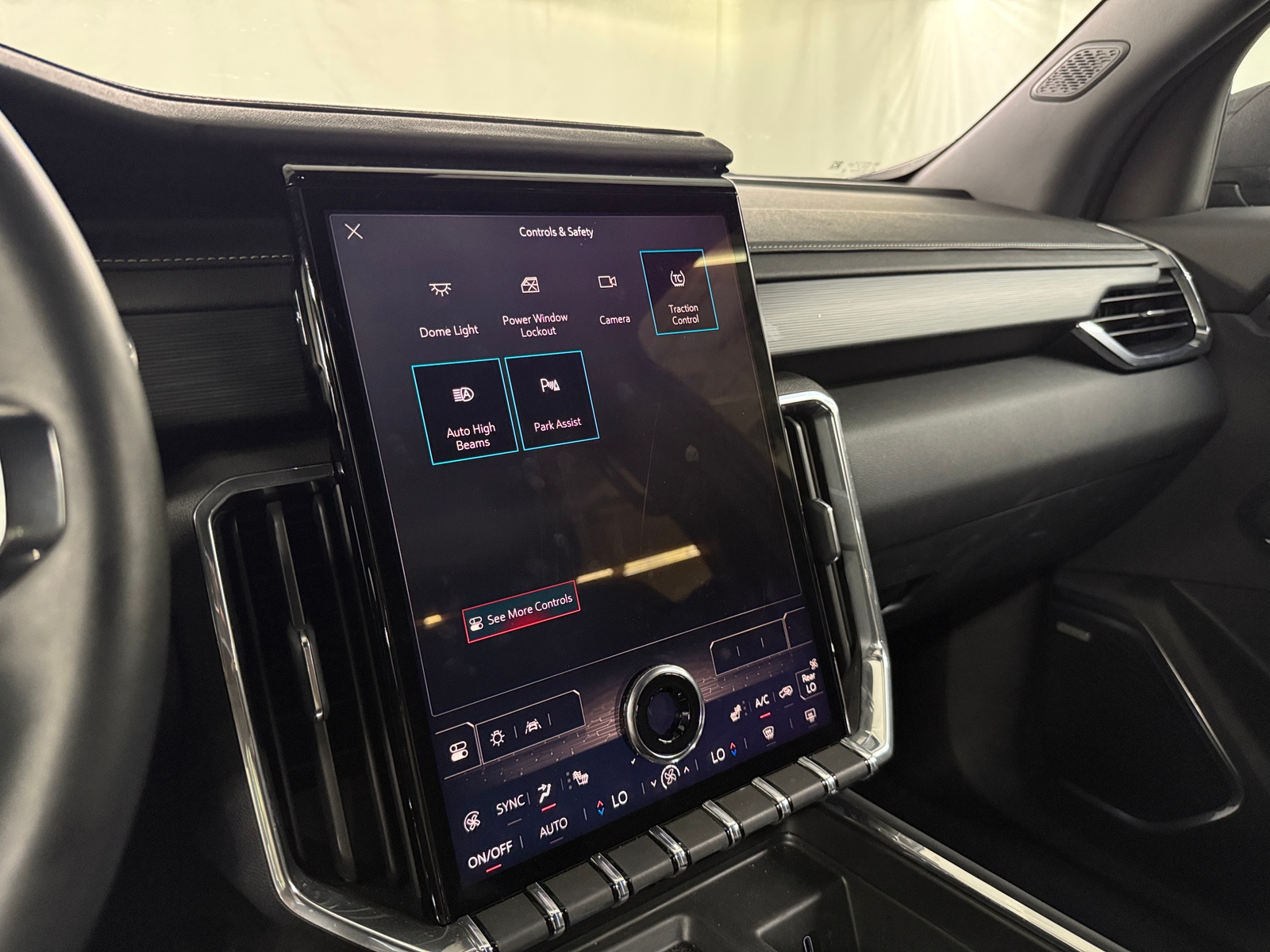 Thumbnail: 2025 GMC Acadia - 4