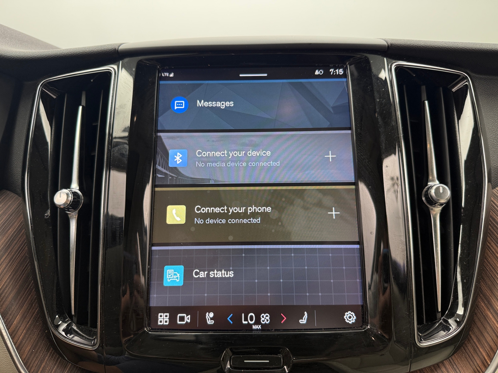 Thumbnail: 2022 Volvo XC60 - 4