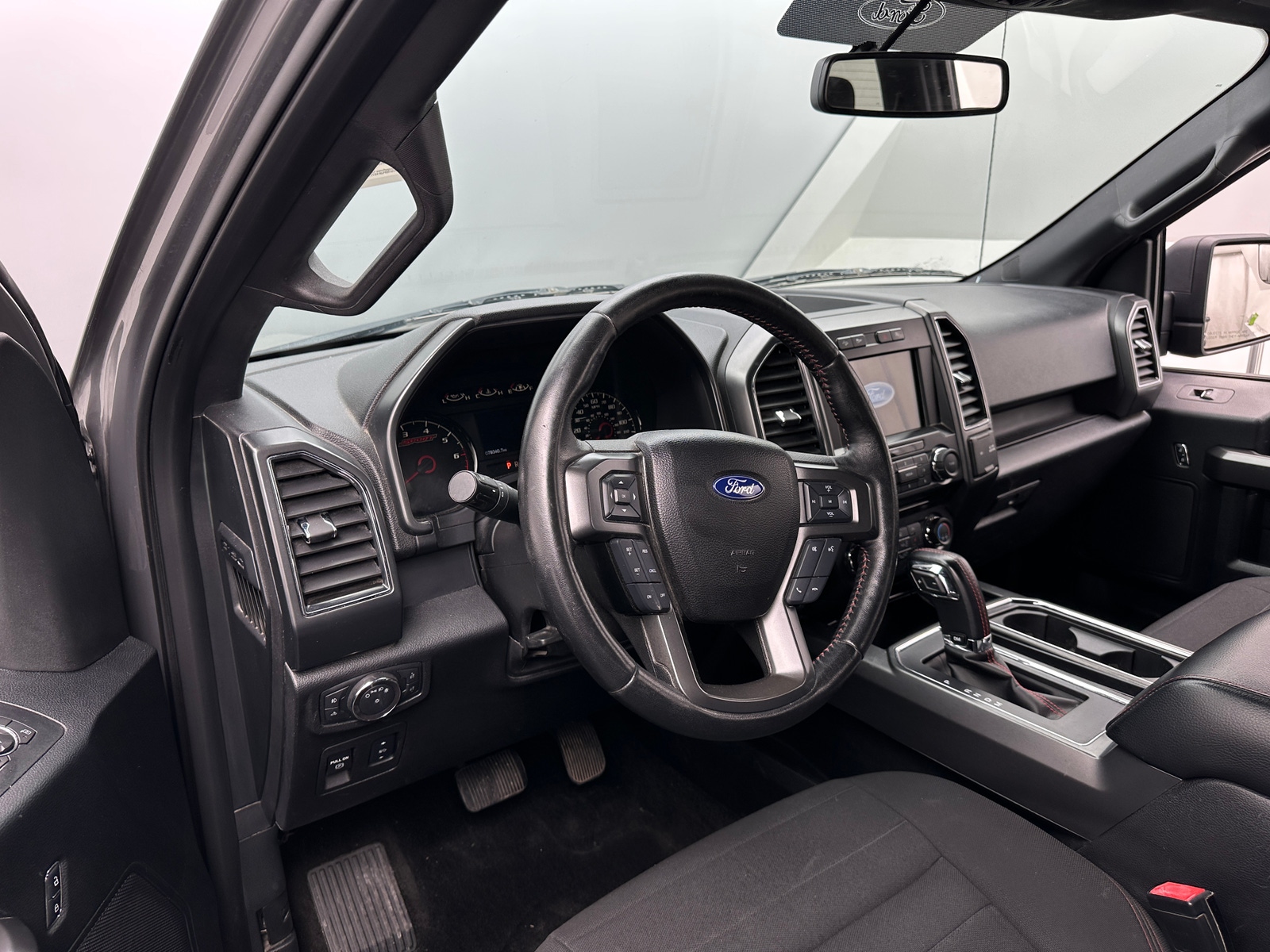 Thumbnail: 2018 Ford Econoline - 3