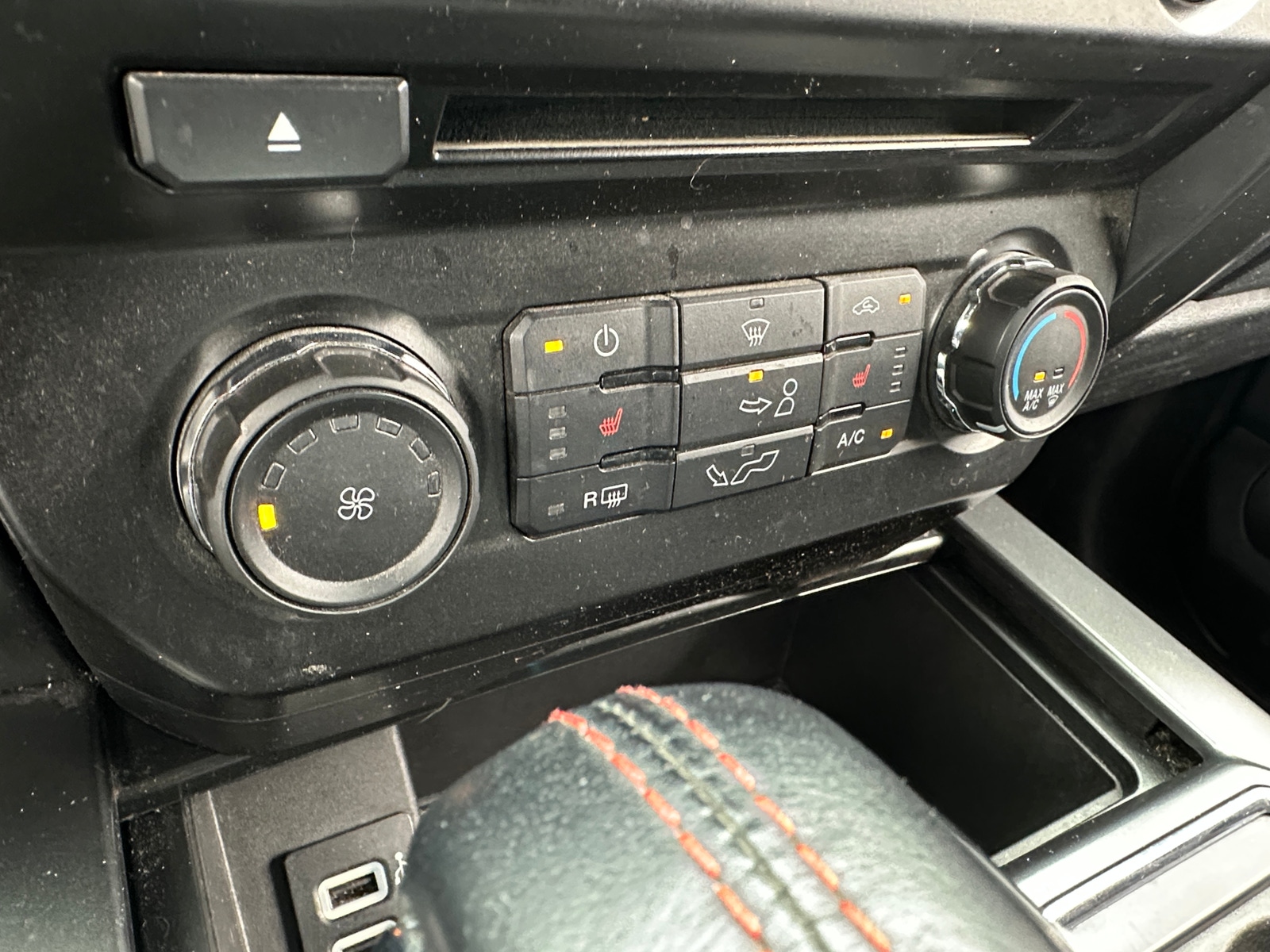 Thumbnail: 2018 Ford Econoline - 4