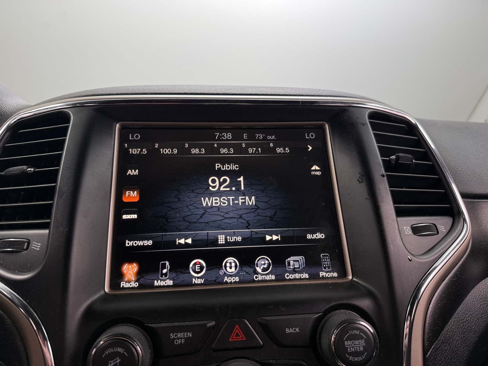 Thumbnail: 2016 Jeep Grand Cherokee - 4