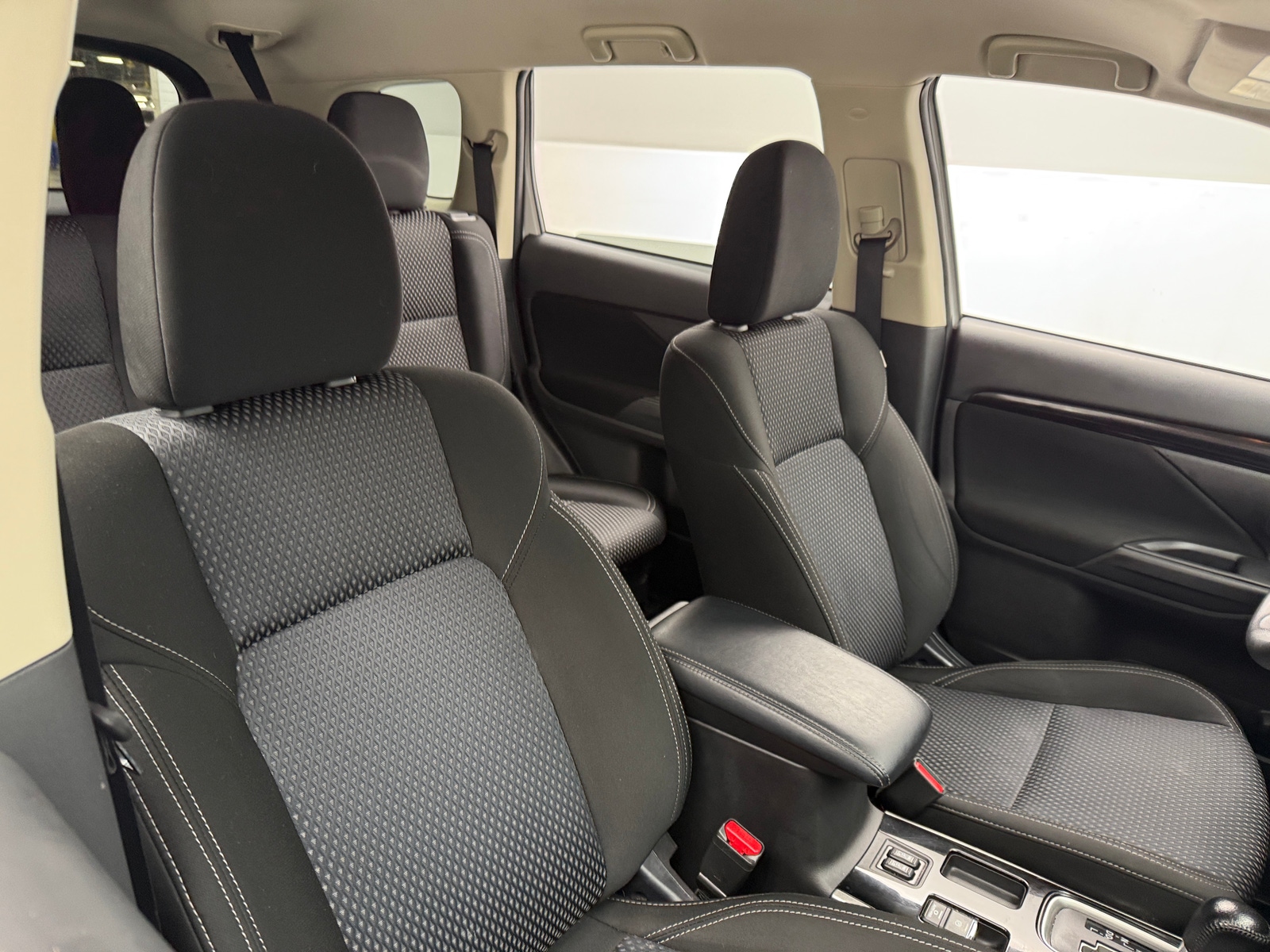 Thumbnail: 2019 Mitsubishi Outlander - 2
