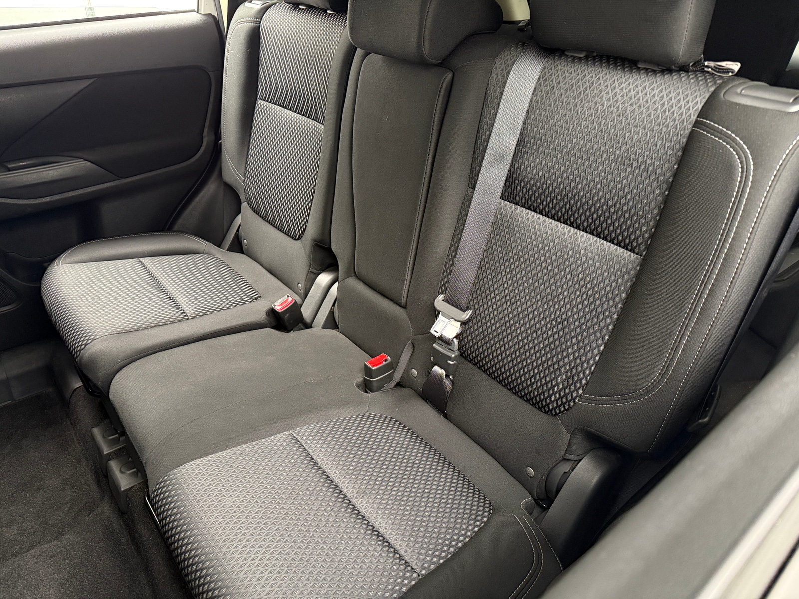 Thumbnail: 2019 Mitsubishi Outlander - 6