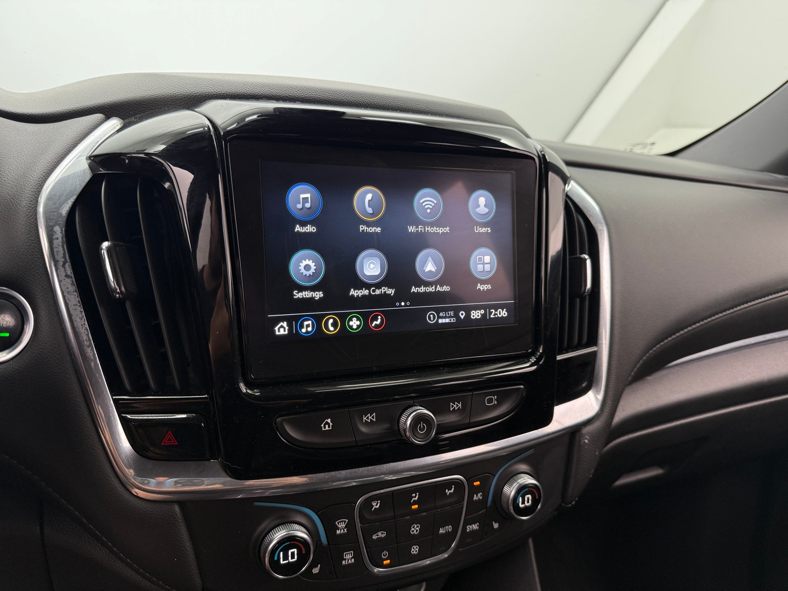Thumbnail: 2022 Chevrolet Traverse - 4