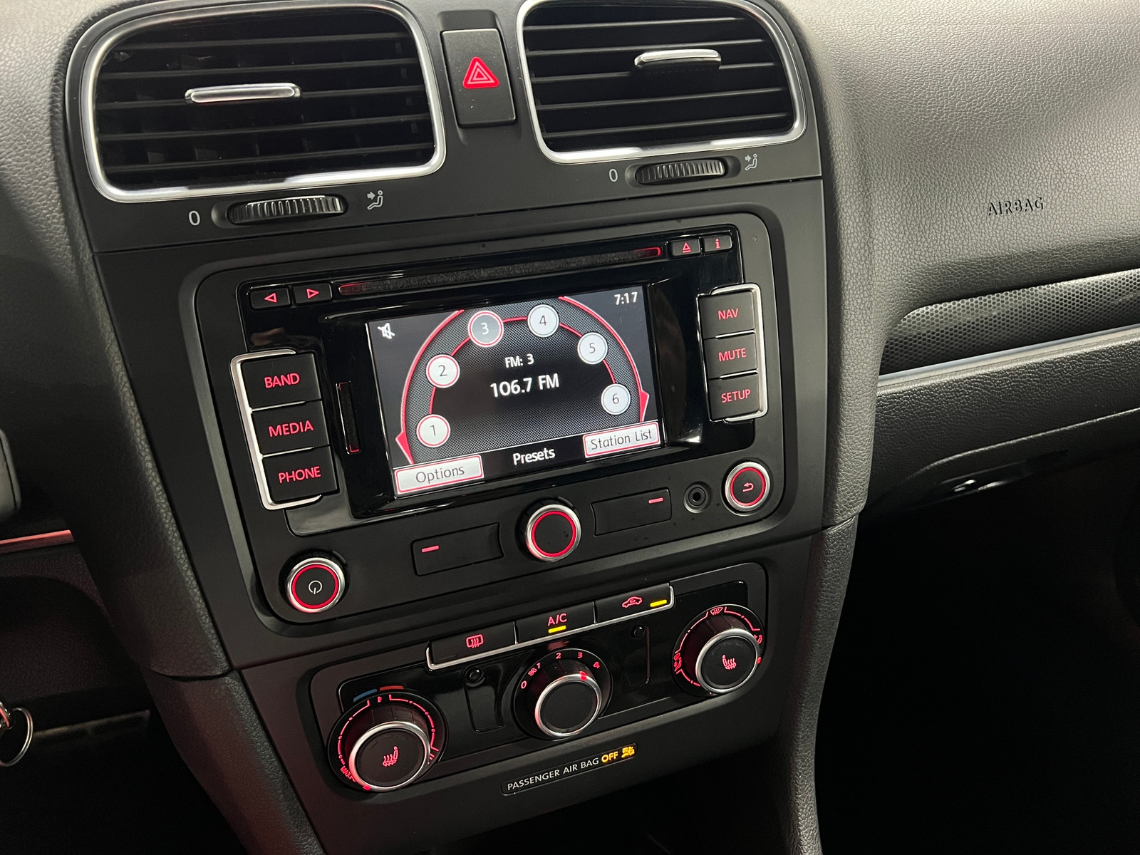 Thumbnail: 2013 Volkswagen Golf - 4