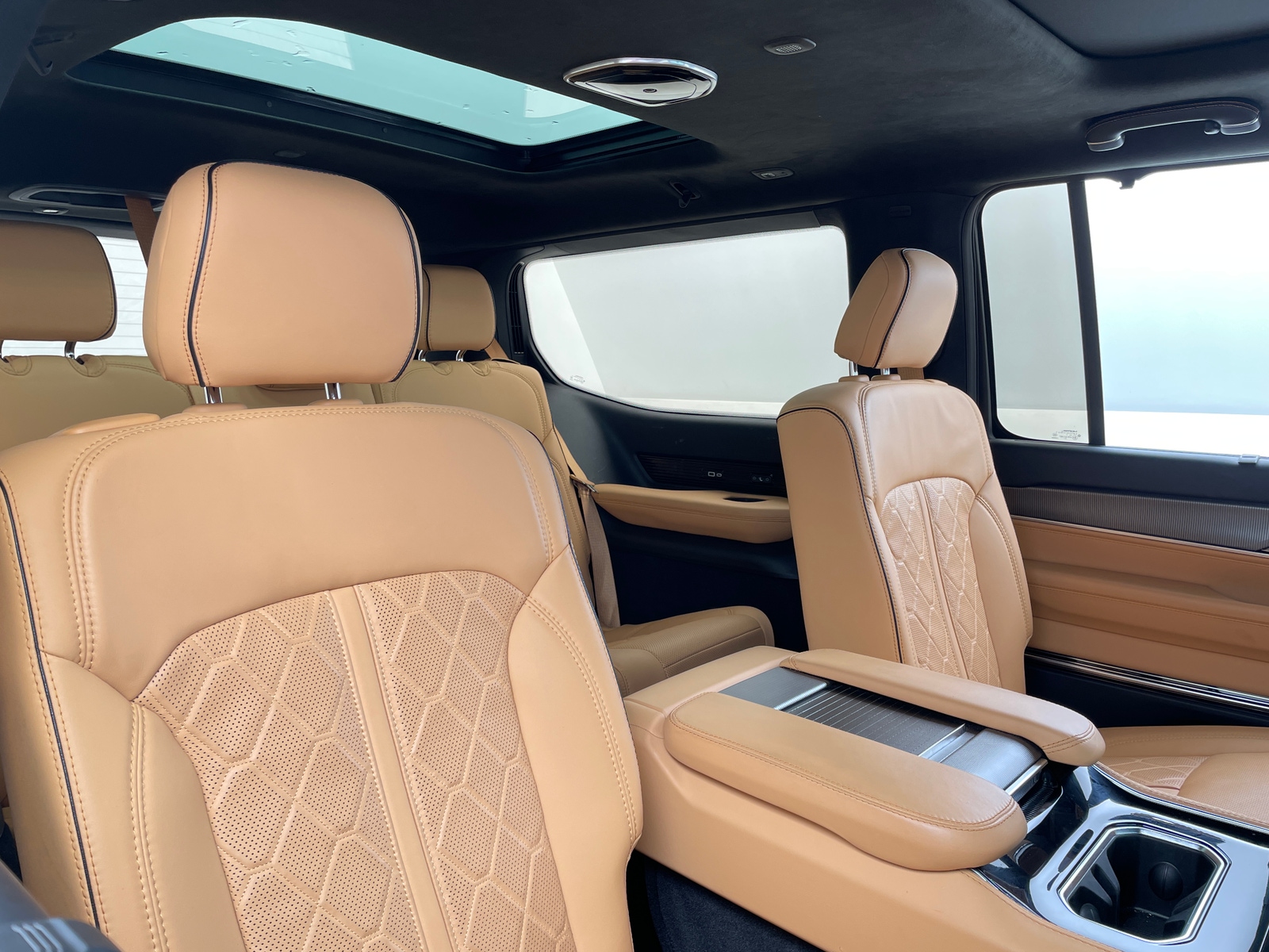 Thumbnail: 2023 Jeep Grand Wagoneer - 5