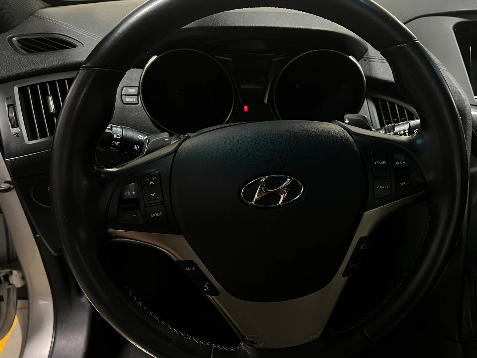 Thumbnail: 2013 Hyundai Genesis - 3