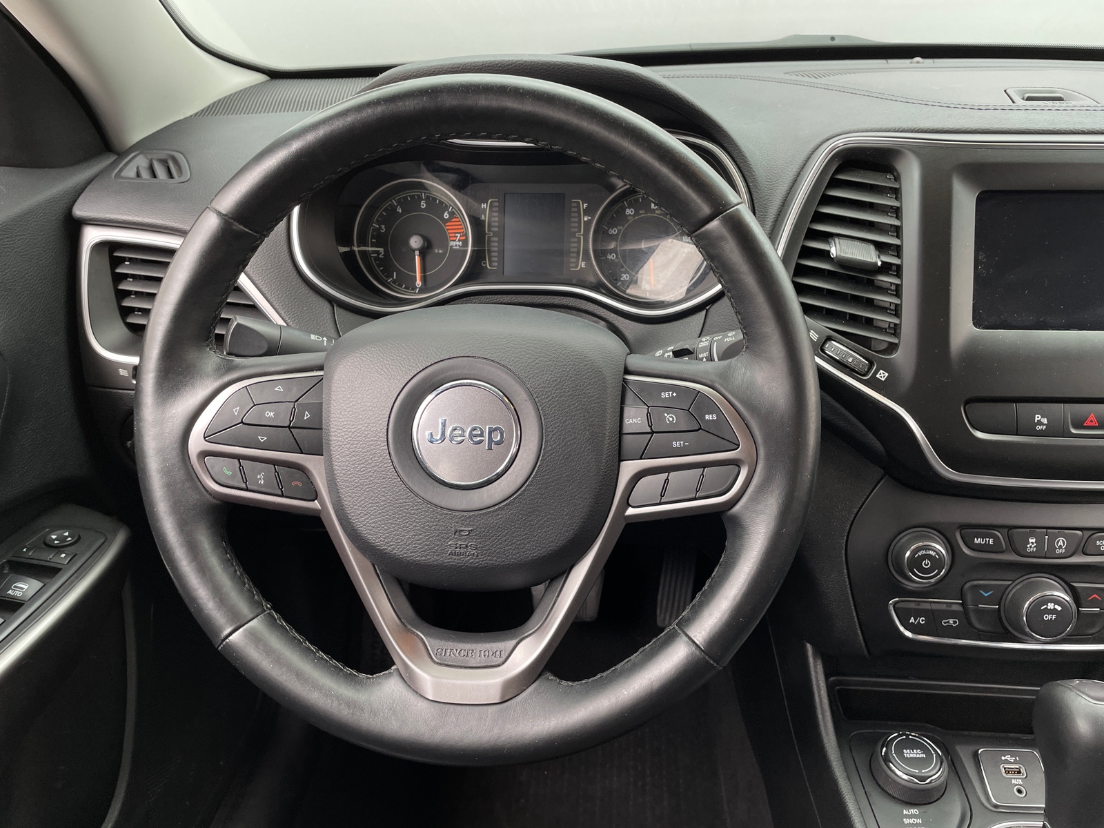 Thumbnail: 2019 Jeep Cherokee - 4