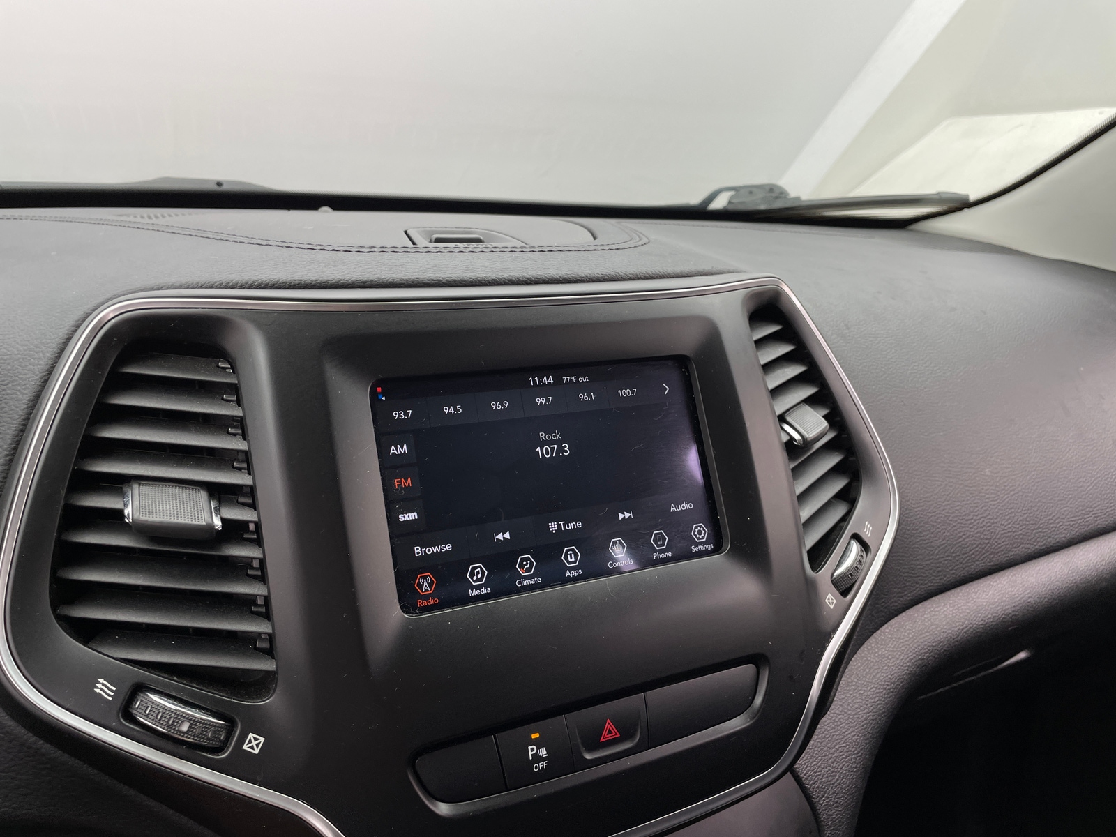 Thumbnail: 2019 Jeep Cherokee - 3