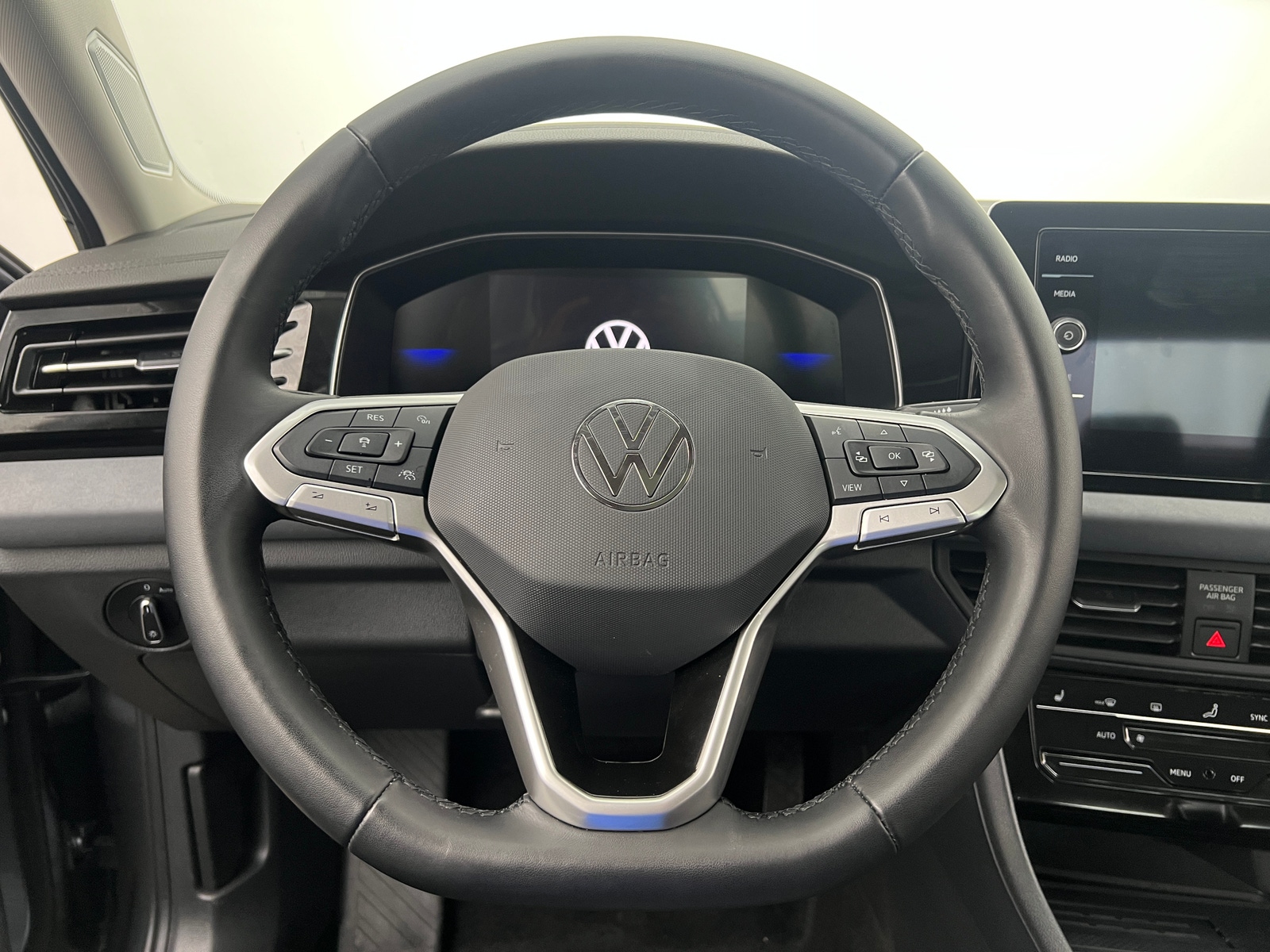 Thumbnail: 2025 Volkswagen Jetta - 4