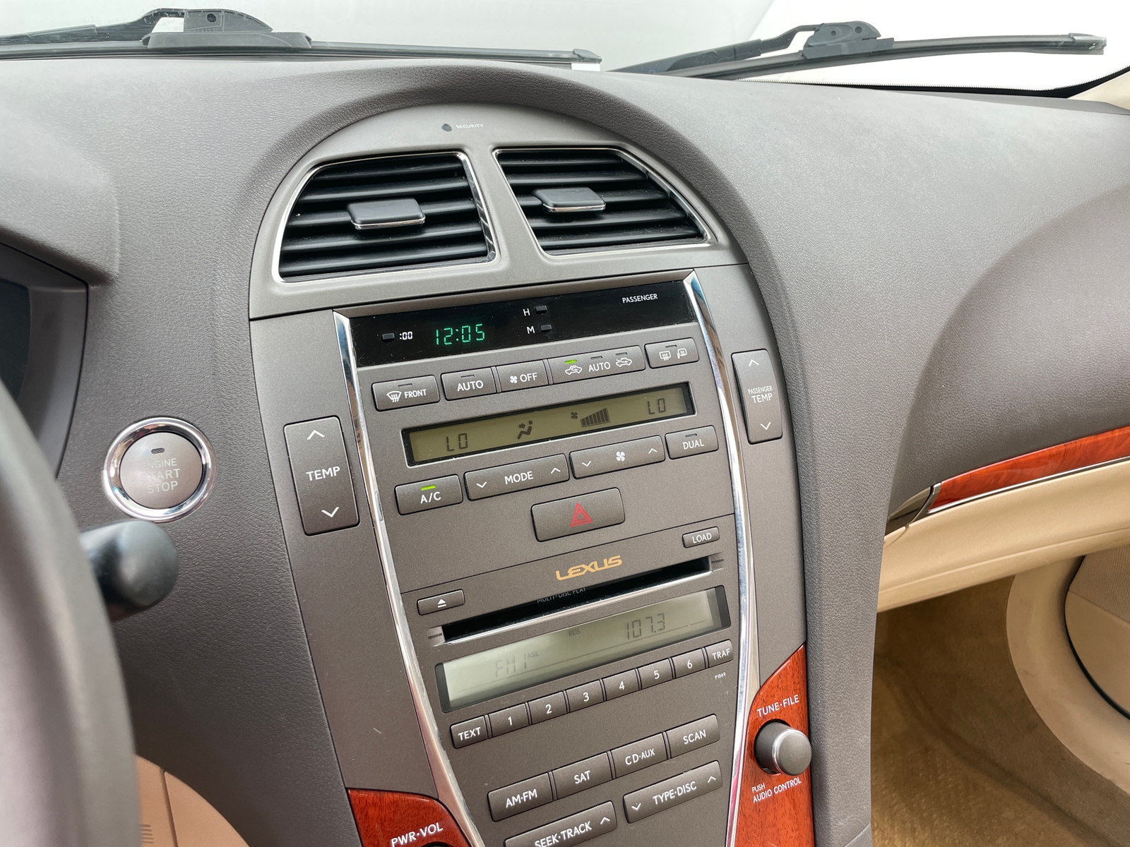 Thumbnail: 2010 Lexus ES - 3