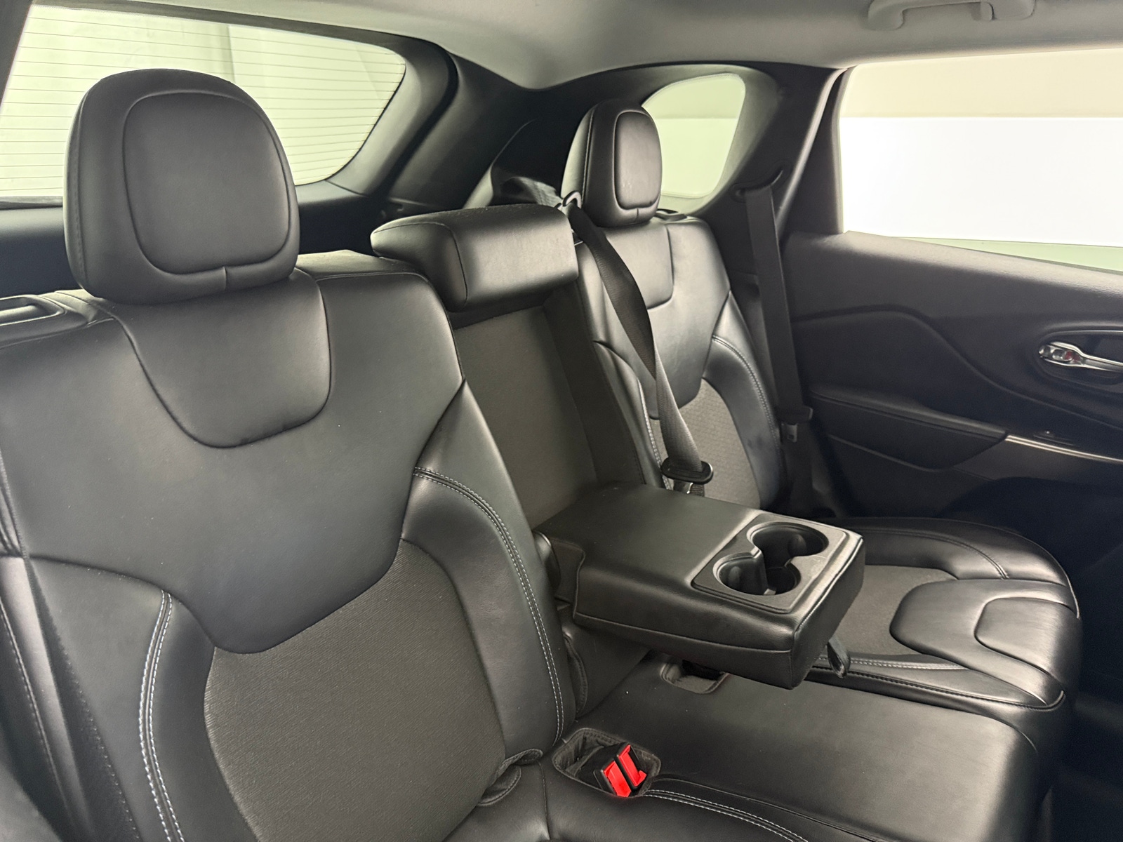 Thumbnail: 2020 Jeep Cherokee - 6