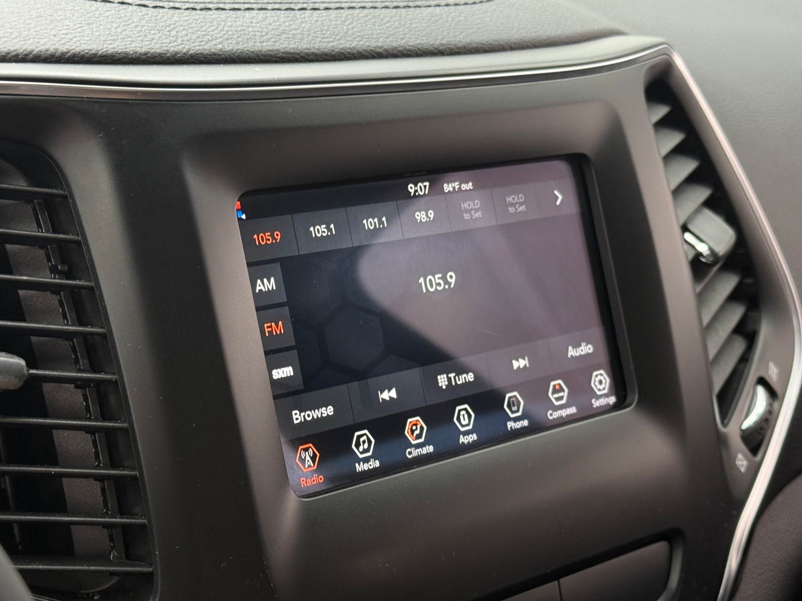 Thumbnail: 2020 Jeep Cherokee - 4