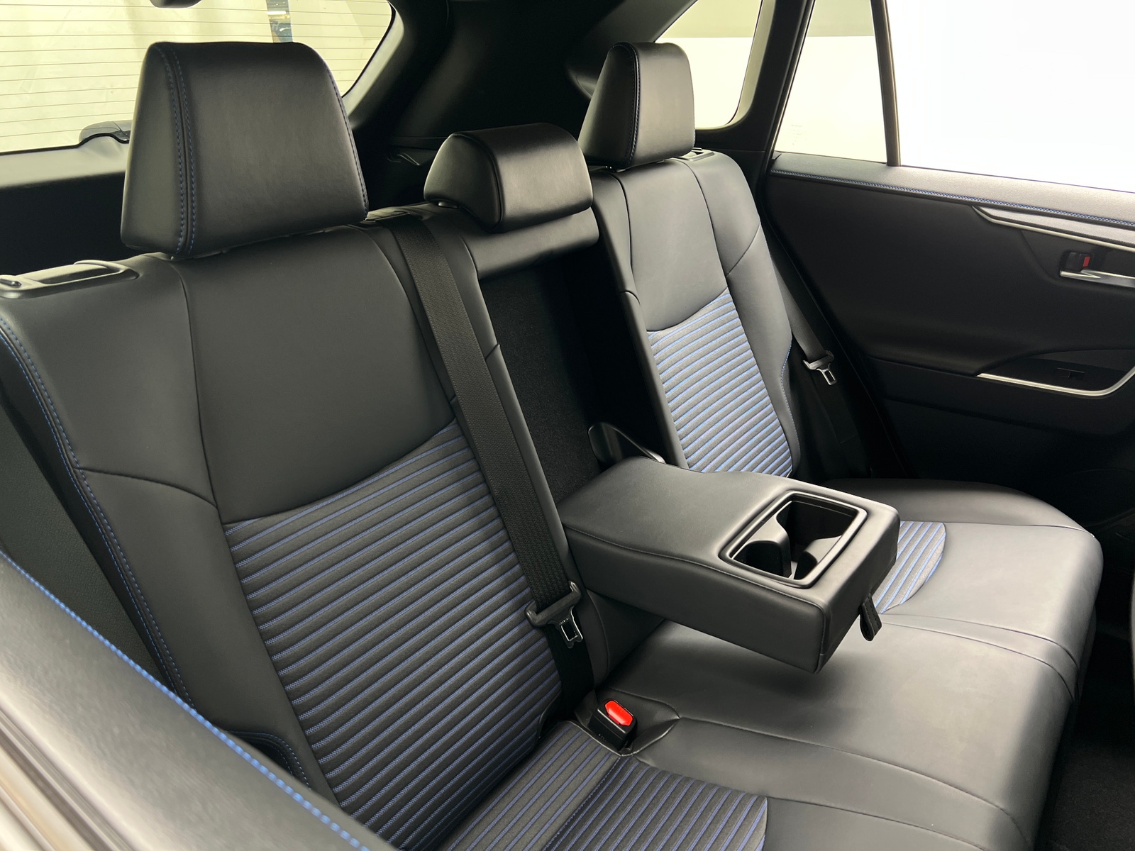Thumbnail: 2021 Toyota RAV4 - 6