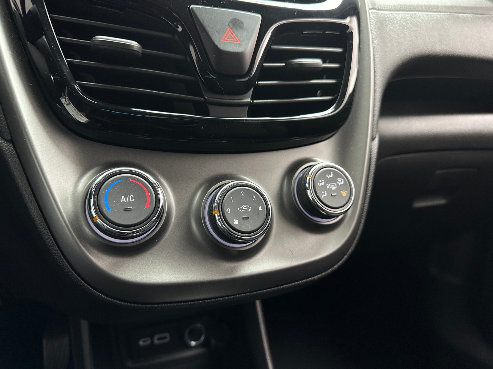Thumbnail: 2020 Chevrolet Spark - 4