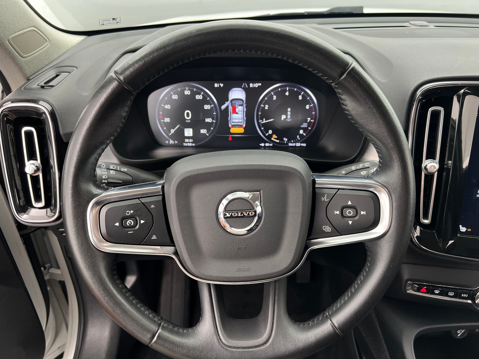 Thumbnail: 2021 Volvo XC40 - 4
