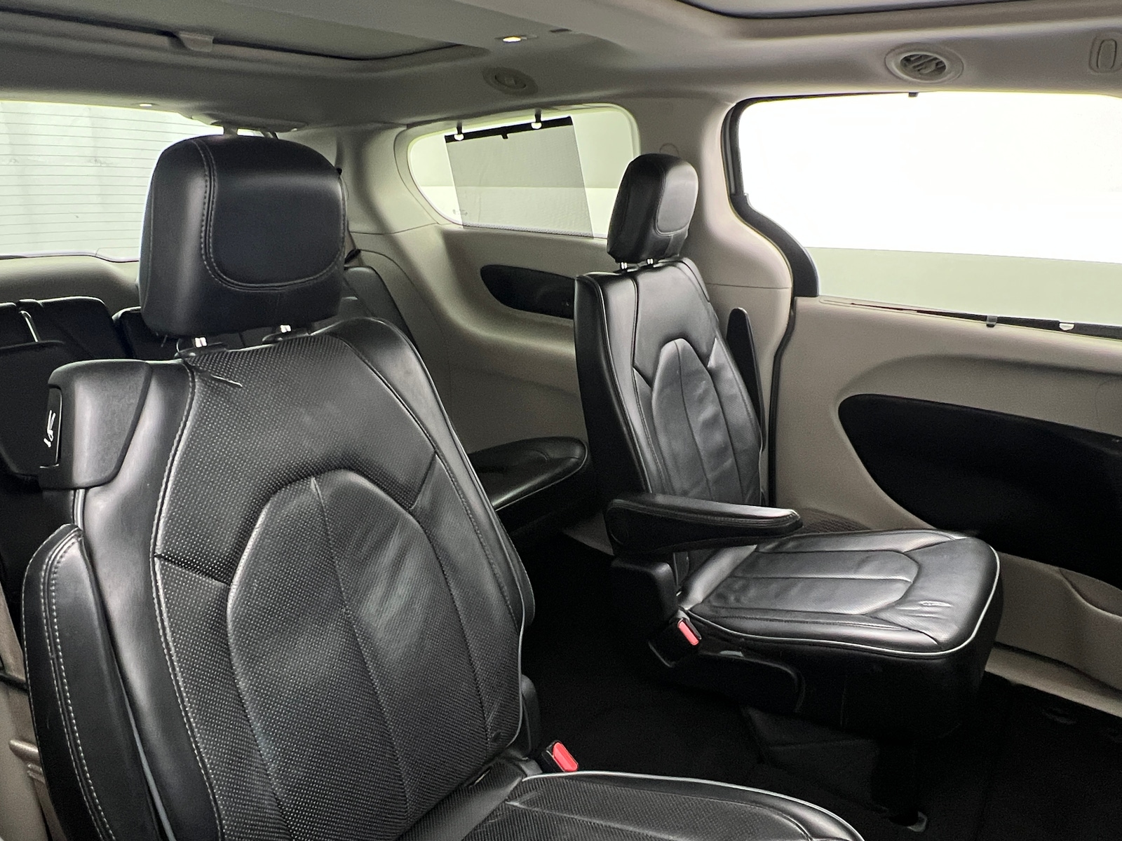 Thumbnail: 2017 Chrysler Pacifica - 5