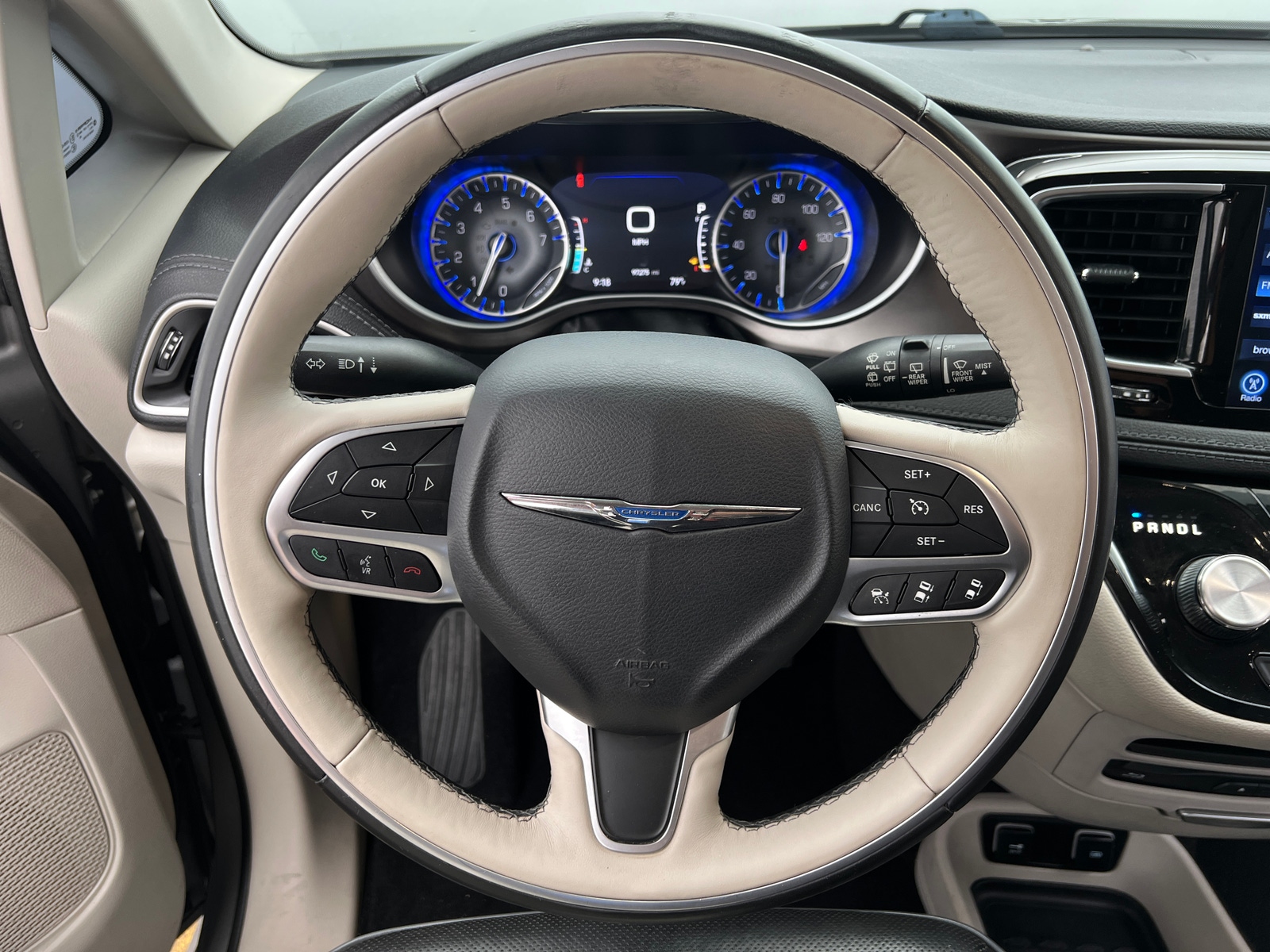 Thumbnail: 2017 Chrysler Pacifica - 4