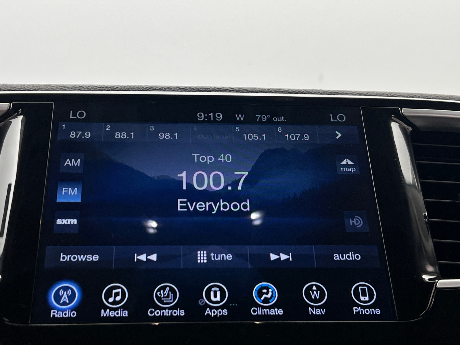 Thumbnail: 2017 Chrysler Pacifica - 3
