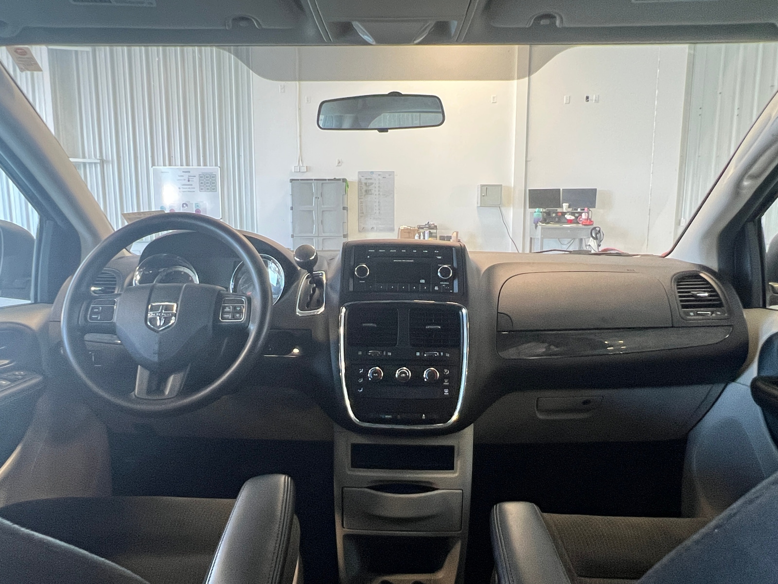 Thumbnail: 2015 Dodge Grand Caravan - 3