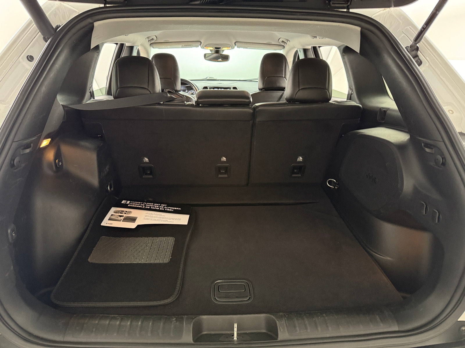 Thumbnail: 2019 Jeep Cherokee - 6