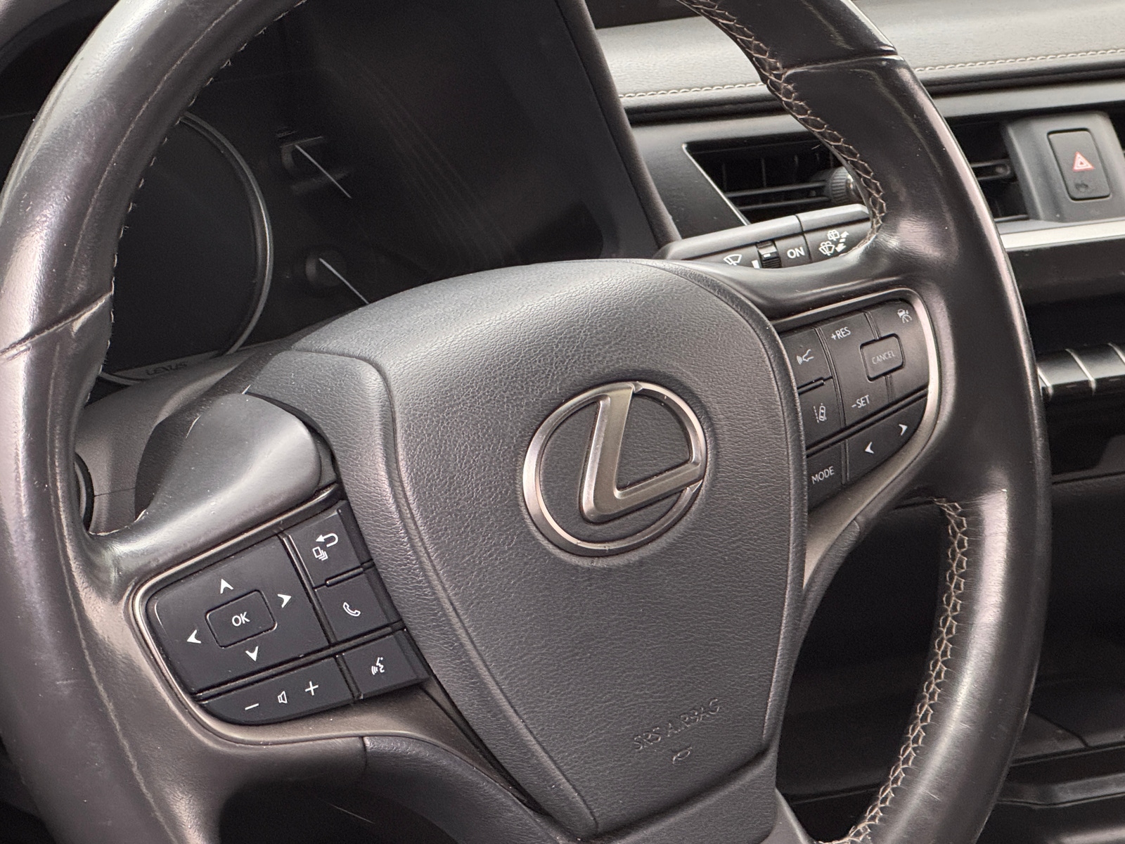 Thumbnail: 2019 Lexus UX - 4