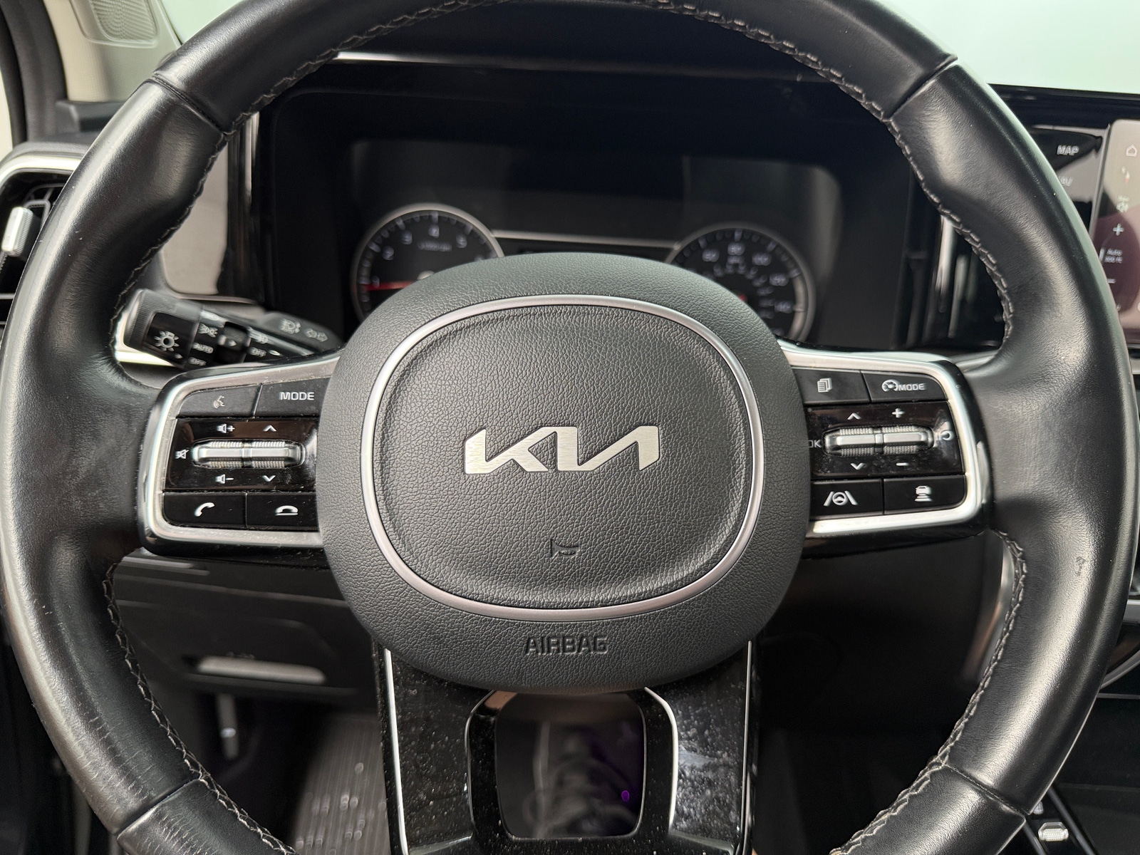 Thumbnail: 2022 Kia Sorento - 4