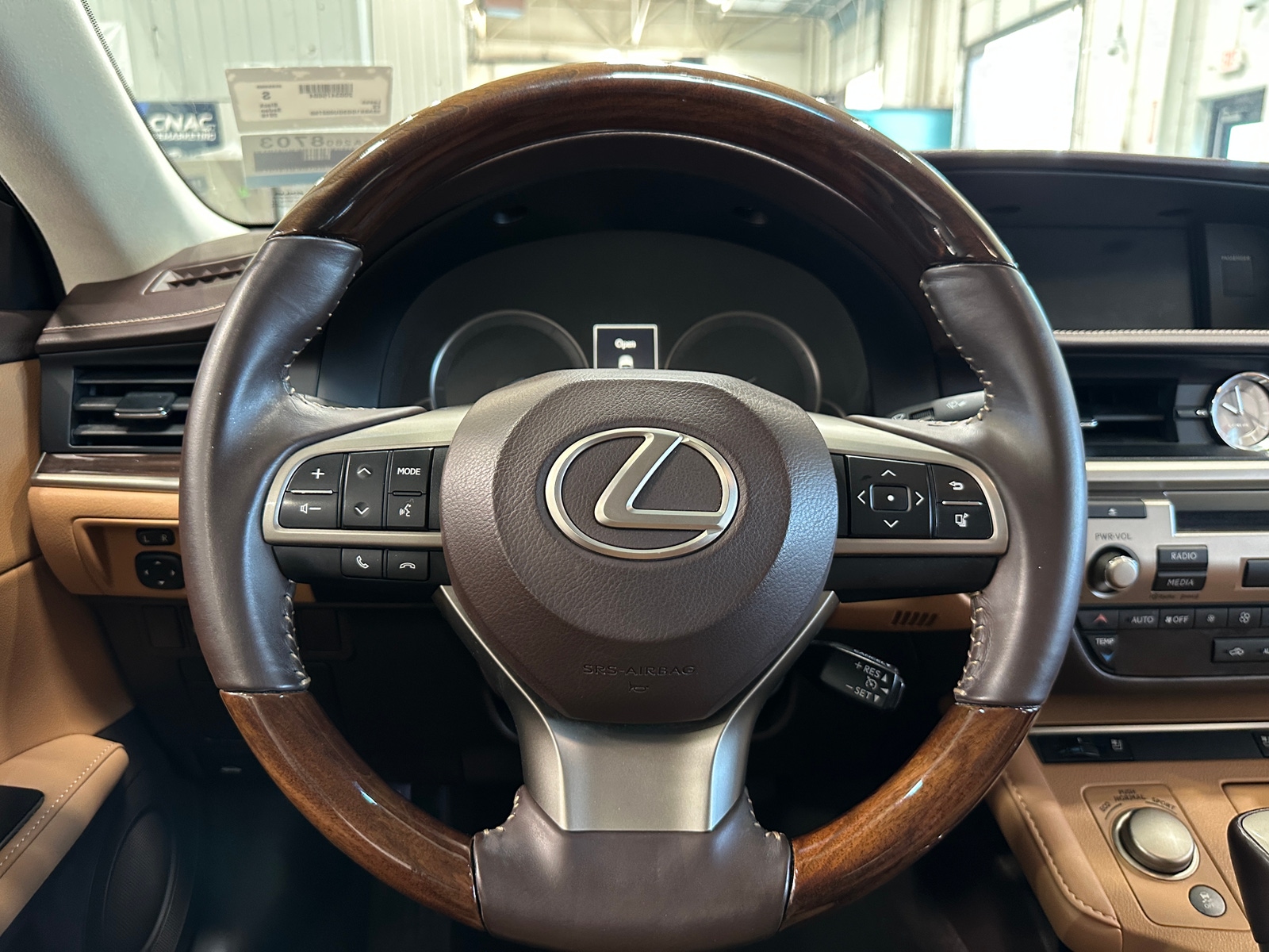 Thumbnail: 2016 Lexus ES - 4