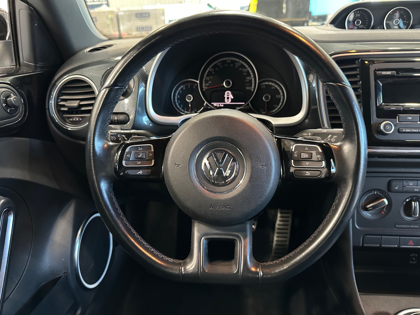 Thumbnail: 2014 Volkswagen Beetle - 5